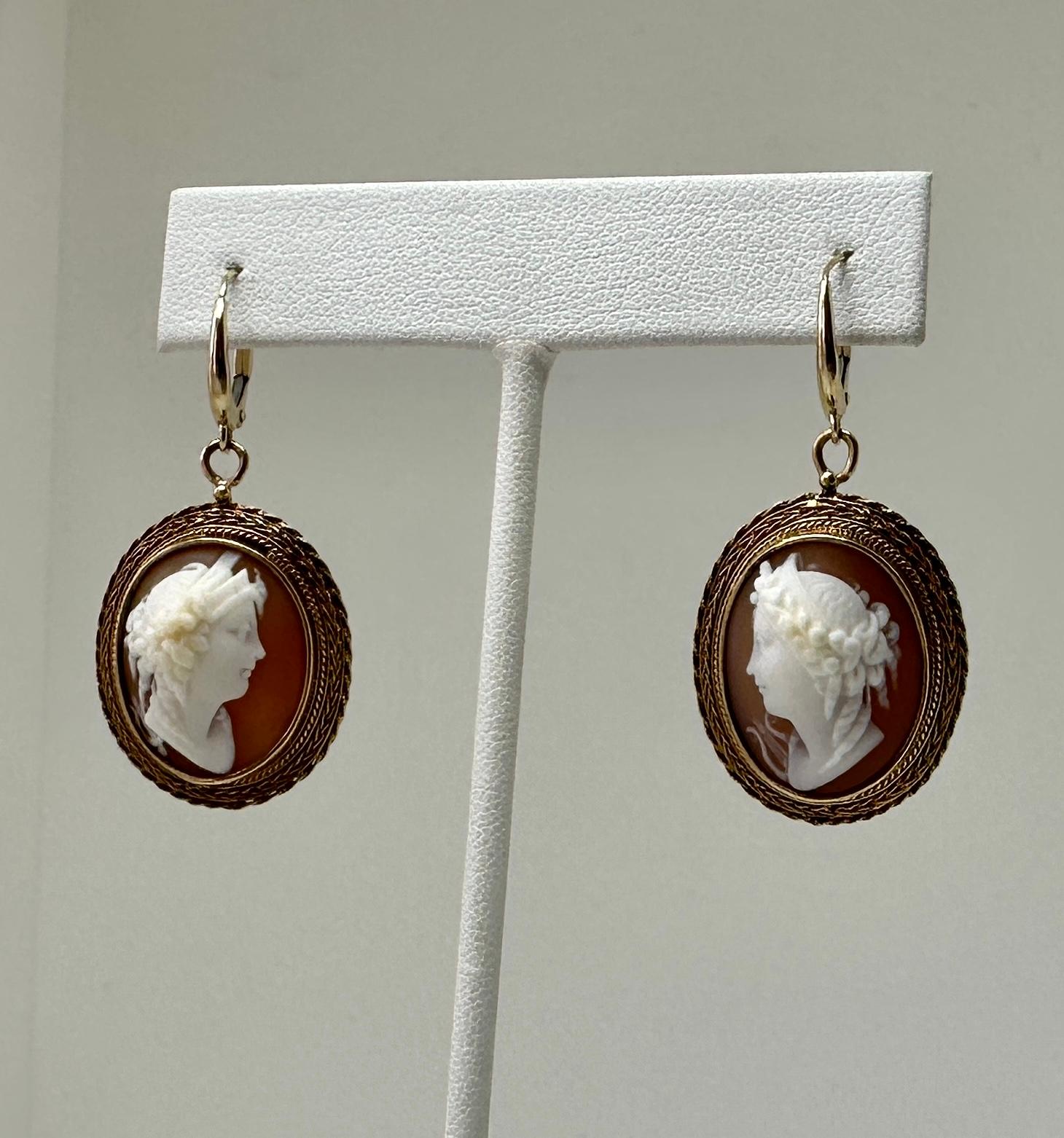 Victorian Goddess Woman Cameo Earrings Dangle Drop Earrings Gold, circa 1870 In Excellent Condition For Sale In New York, NY