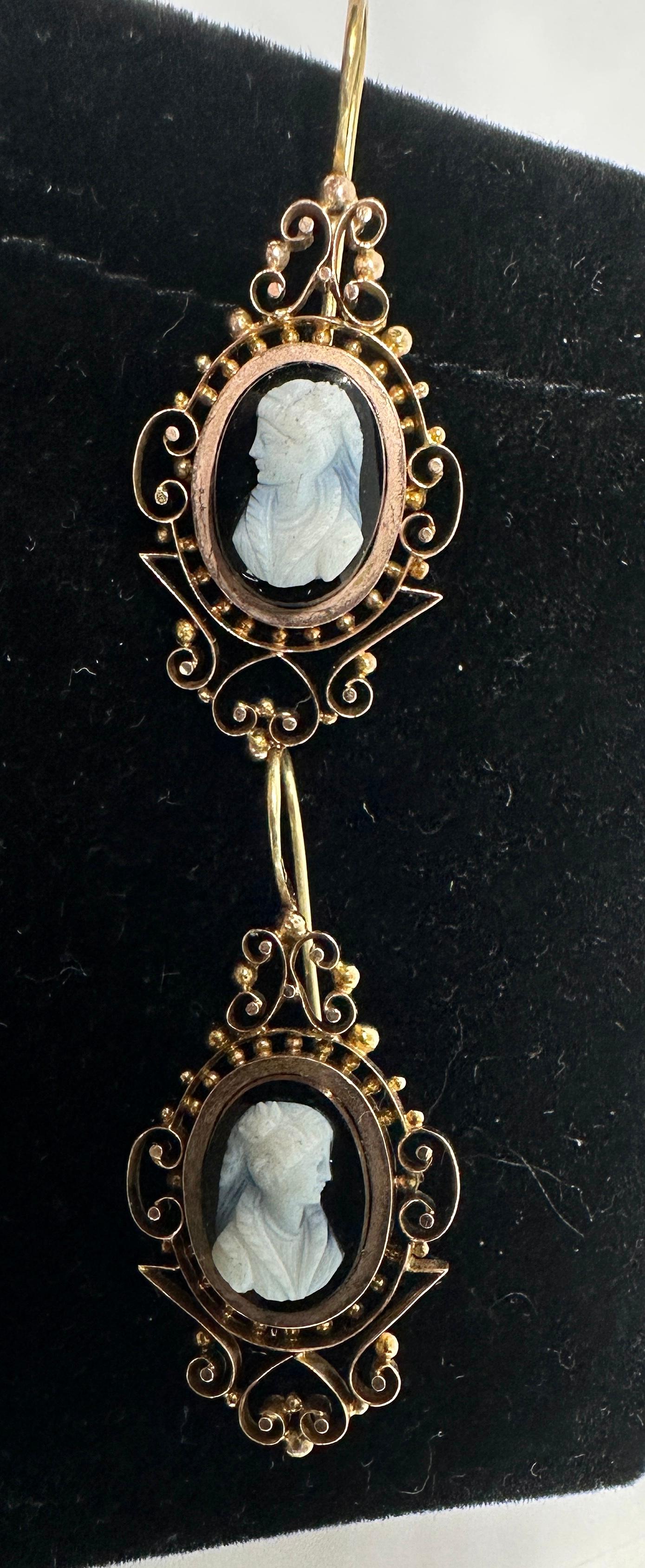 Pendientes Victorianos Diosa Mujer Camafeo Piedra Dura Oro Colgante Caída Circa 1870 en venta 2