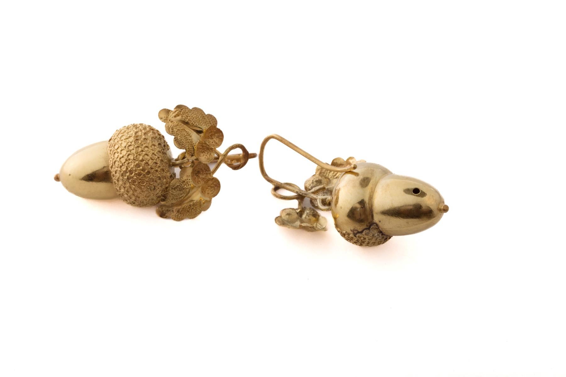 Victorian Gold Acorn Earrings c. 1860 In Excellent Condition In Stamford, CT