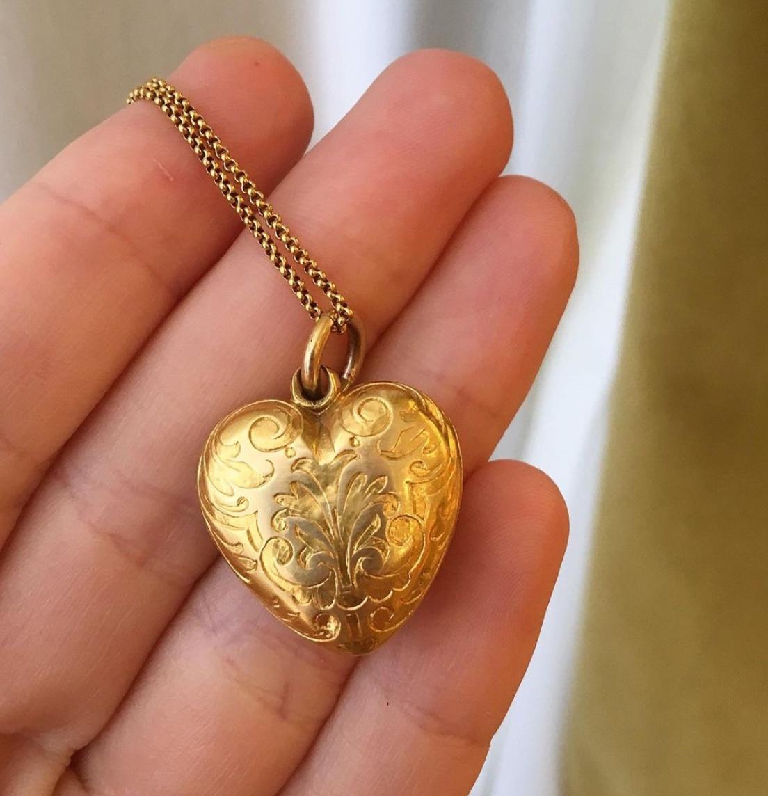 Victorian Gold and Enamel Heart Locket on Chain with Double-Sided Decoration 3