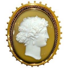 Victorian Gold and Hard Stone Cameo Brooch, circa 1870