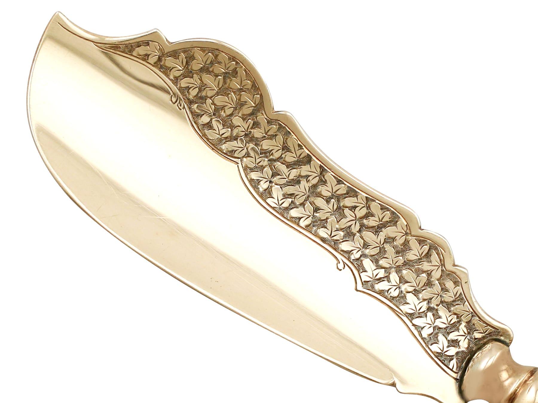 Cuchillo Victoriano para Mantequilla con Mango de Oro y Nácar Fines del siglo XIX en venta