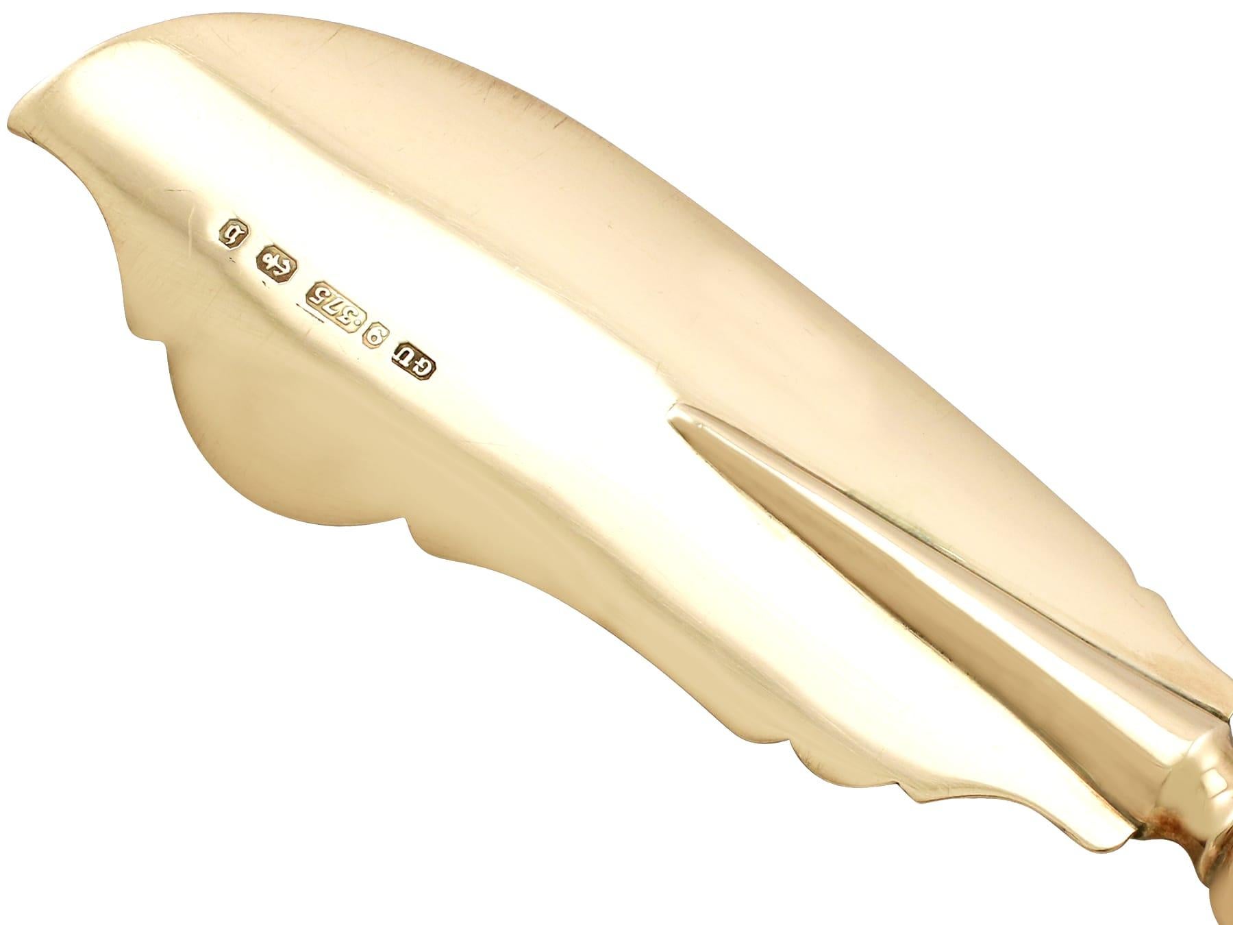 Victorian Gold and Mother of Pearl Handled Butter Knife In Excellent Condition For Sale In Jesmond, Newcastle Upon Tyne