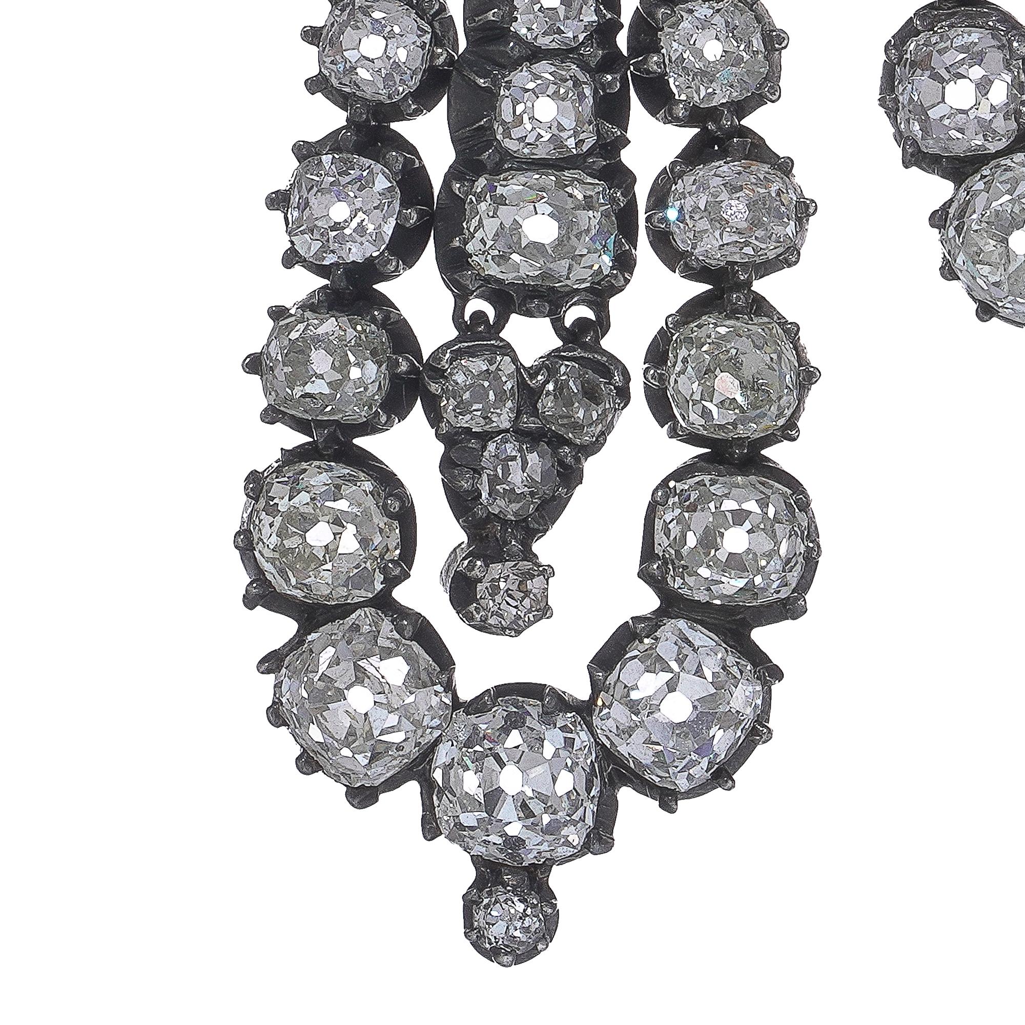 Donna Orecchini vittoriani in oro e argento con diamante in vendita