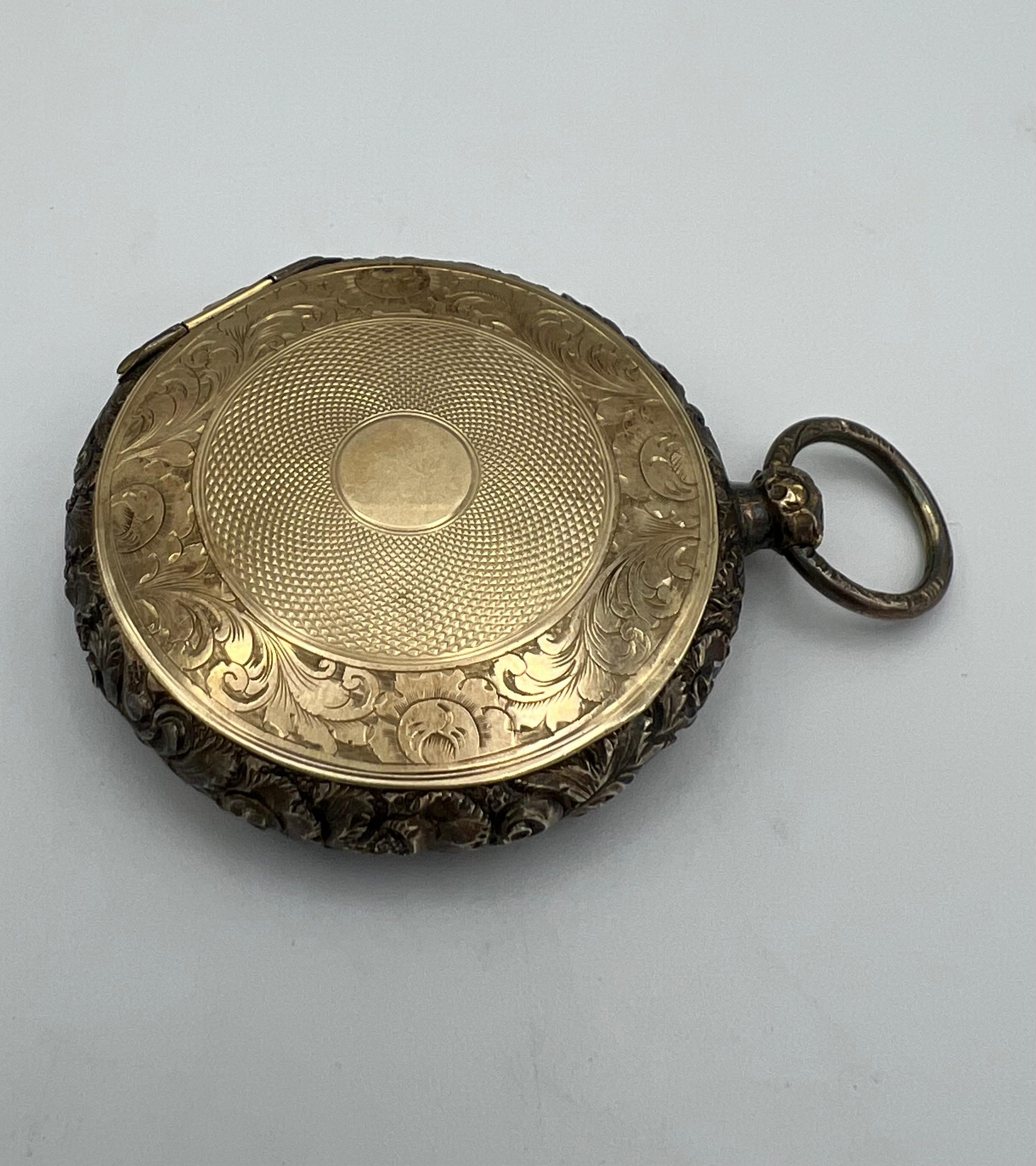 Viktorianisches Medaillon aus Gold und Silber mit Pillbox-Anhänger im Angebot 2