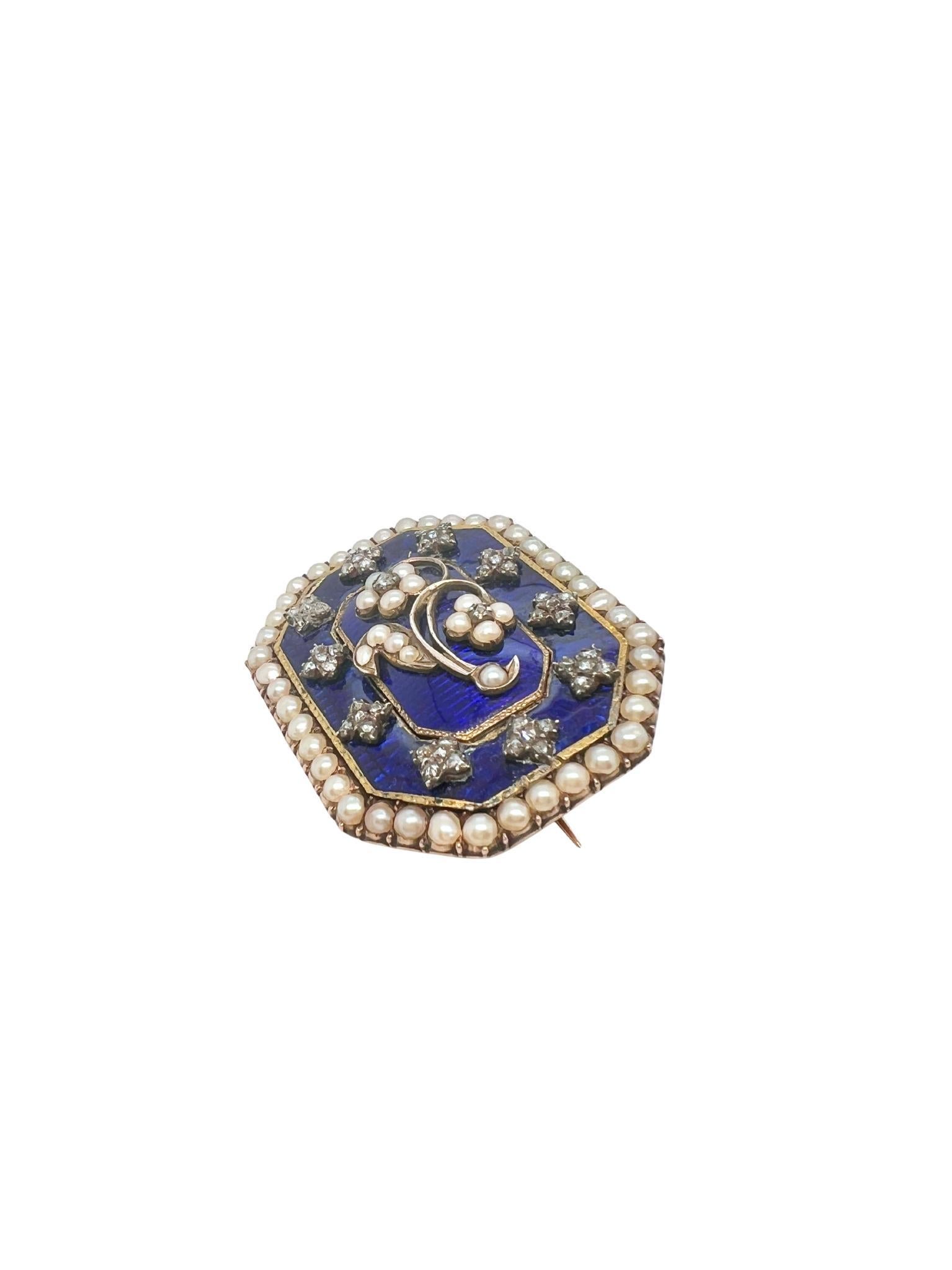 Ciondolo e spilla vittoriana con medaglione in oro e smalto blu

Dettagli:
Con perle di semi naturali.
Può essere indossata sia come collana con ciondolo che come spilla.
Ha un medaglione sul retro.
Misure: lunghezza 4cm x larghezza 3cm (1,57