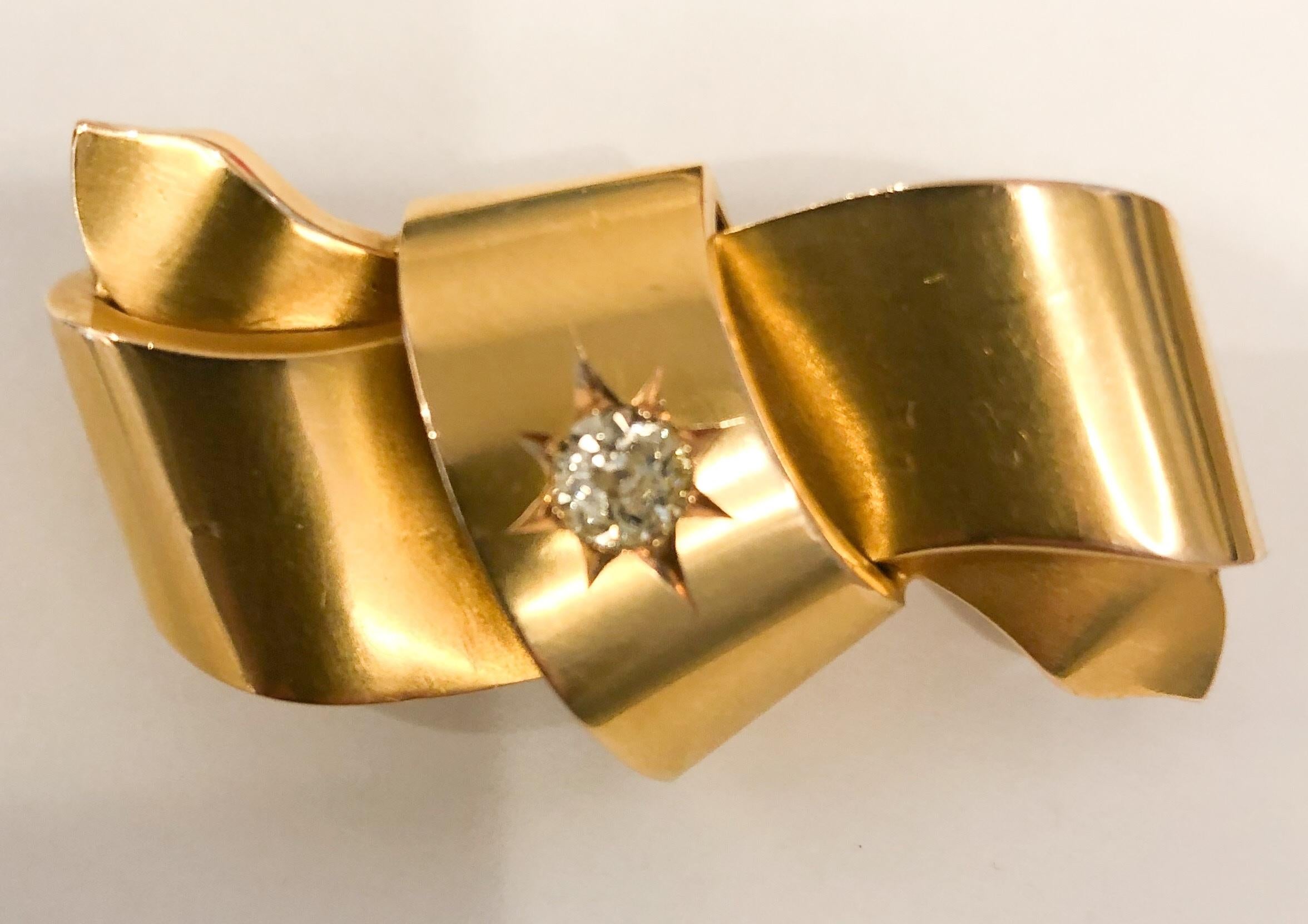 Victorian Gold Bow Brooch with Diamond In Excellent Condition In New York, NY
