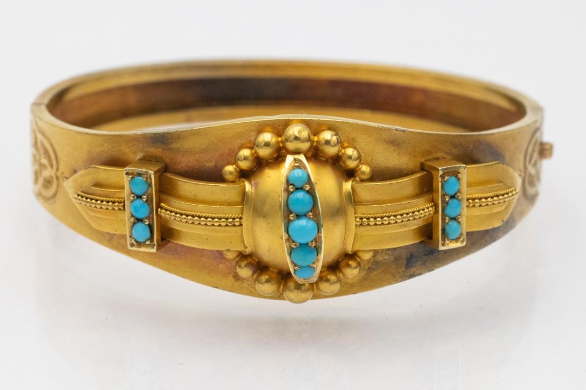 Antique Victorian rigid bracelet with cabochon-cut turquoises.

Origin: Great Britain, mid-19th century

Made entirely of 18-karat yellow gold, additionally fire-ducatied with higher-grade gold.

The technique of ducatiing jewellery was