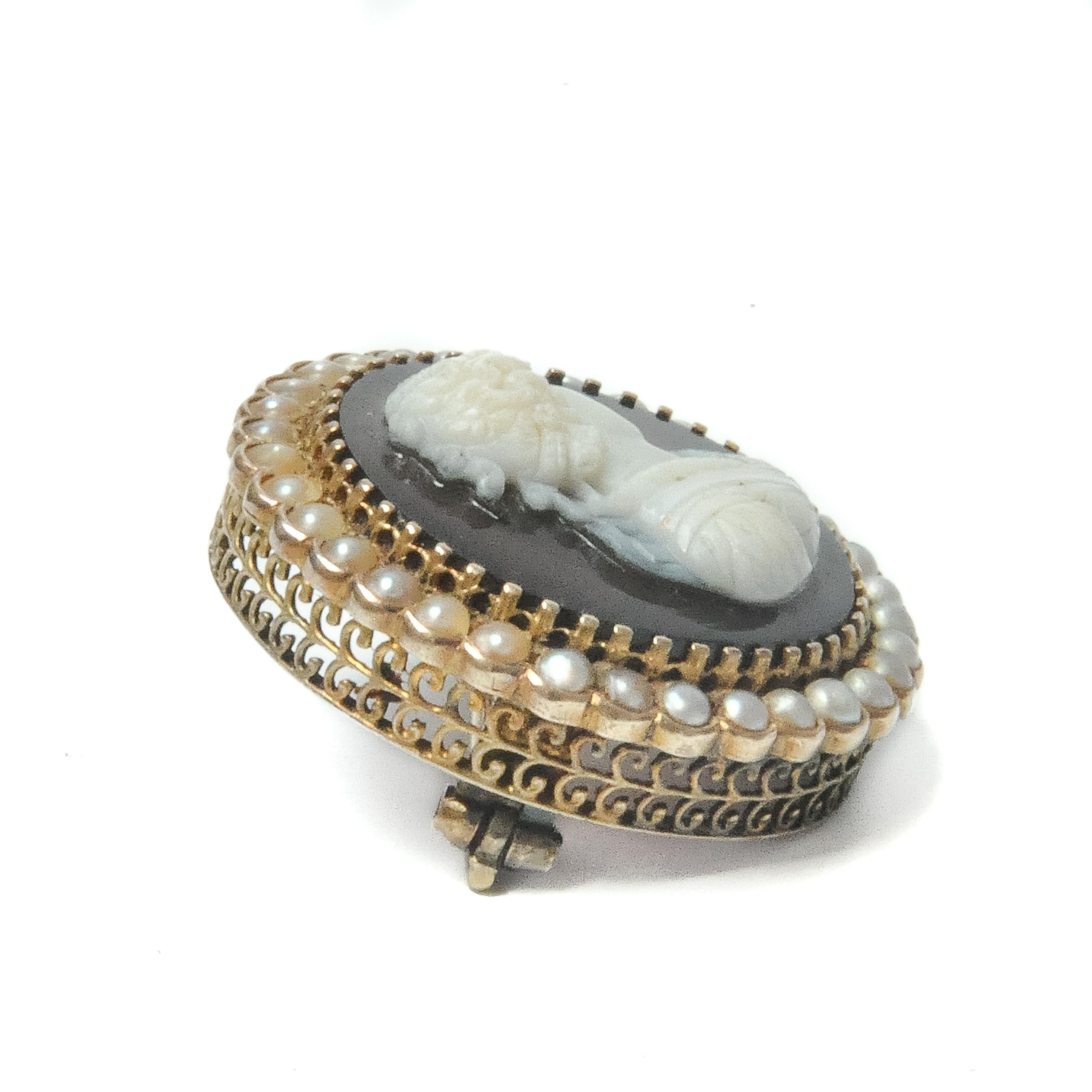 Round Cut Antique Victorian Agate Cameo Seed Pearl Brooch For Sale