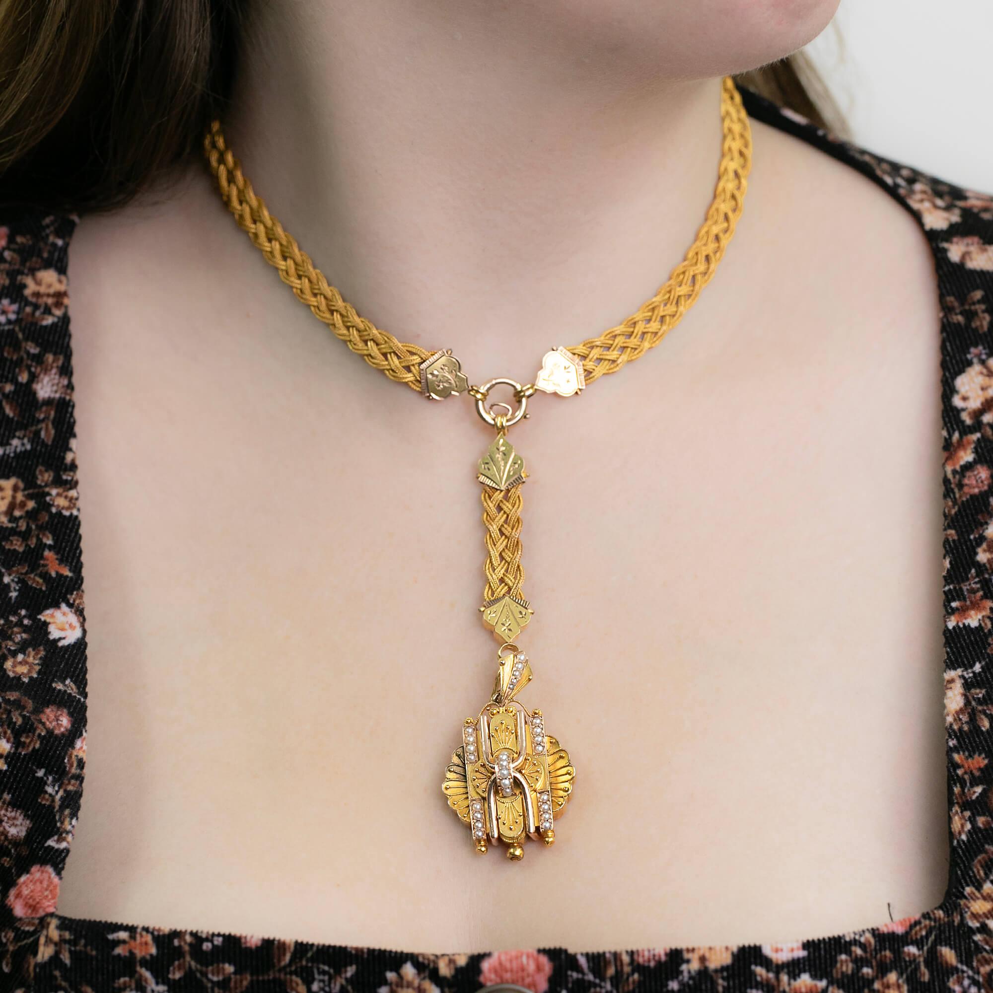 A beautiful statement piece, this yellow gold Victorian necklet comprising of a woven collar of foxtail chain with hand-engraved decorative finials secured with a large bolt-ring. A separate matching drop section is attached. Suspended from the drop