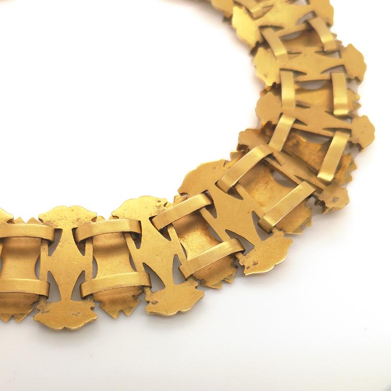 Victorian Gold Collar Necklace, Circa 1875 In Good Condition For Sale In London, GB