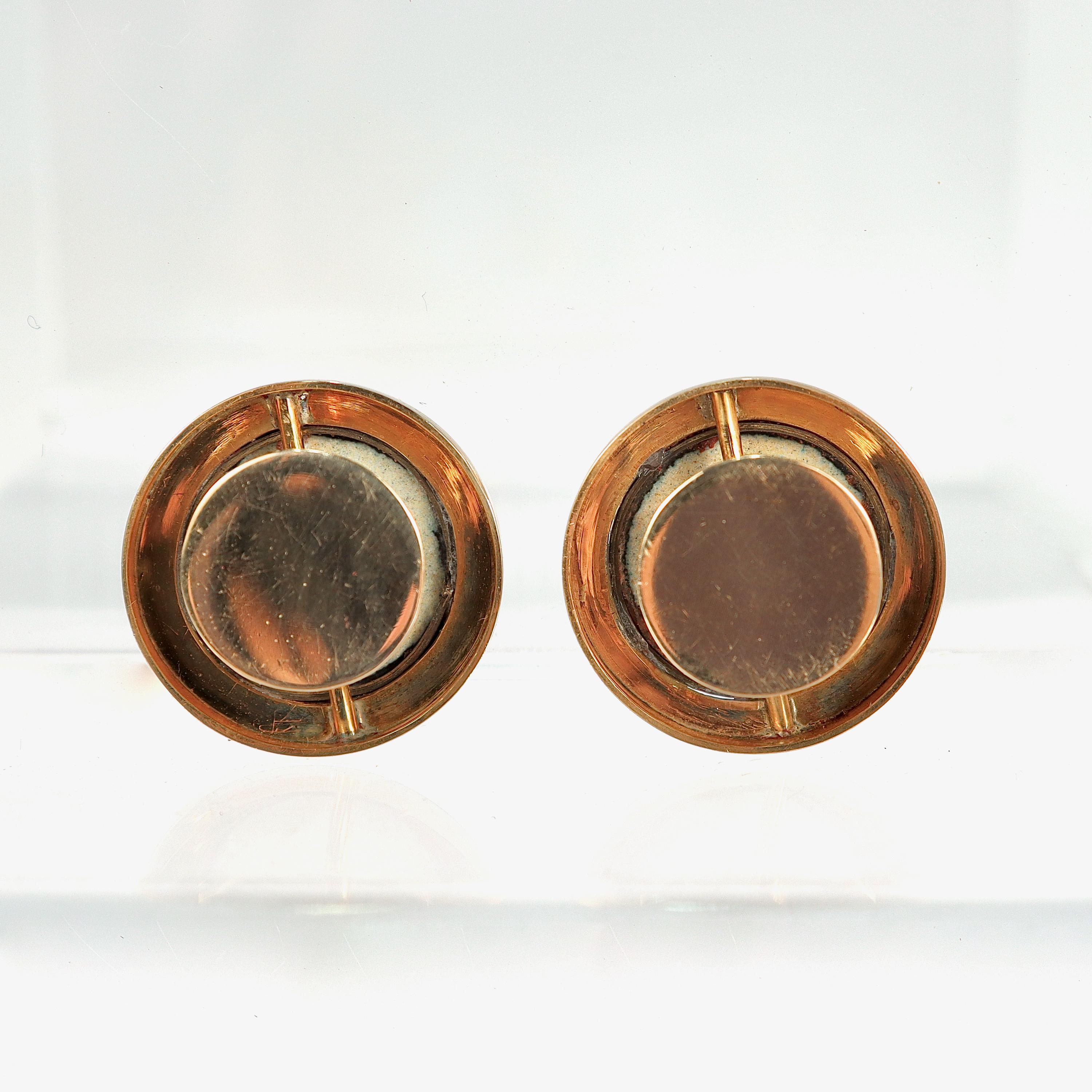 Botones o alfileres de solapa victorianos de oro y esmalte con vistas del lago Lemán en venta 1