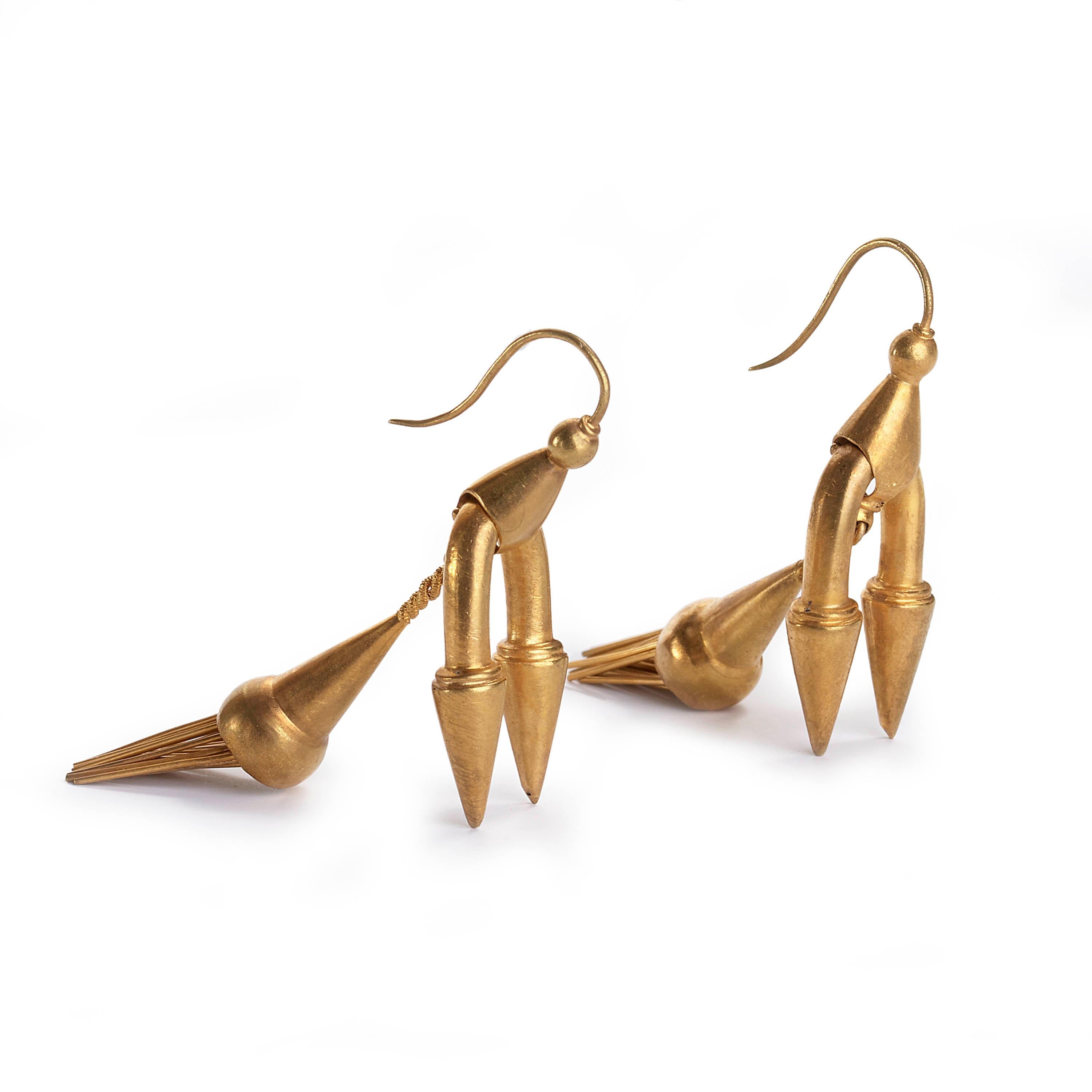 Victorian Gold Etruscan Style Drop Earrings In Good Condition For Sale In London, GB