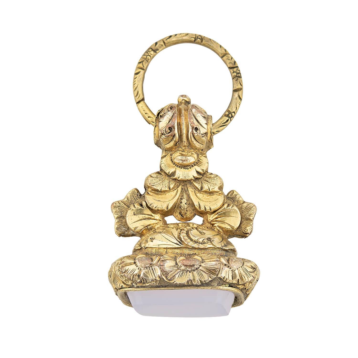 Victorien Porte-bonheur victorien en calcédoine remplie d'or et ornée d'un motif floral repoussé en vente