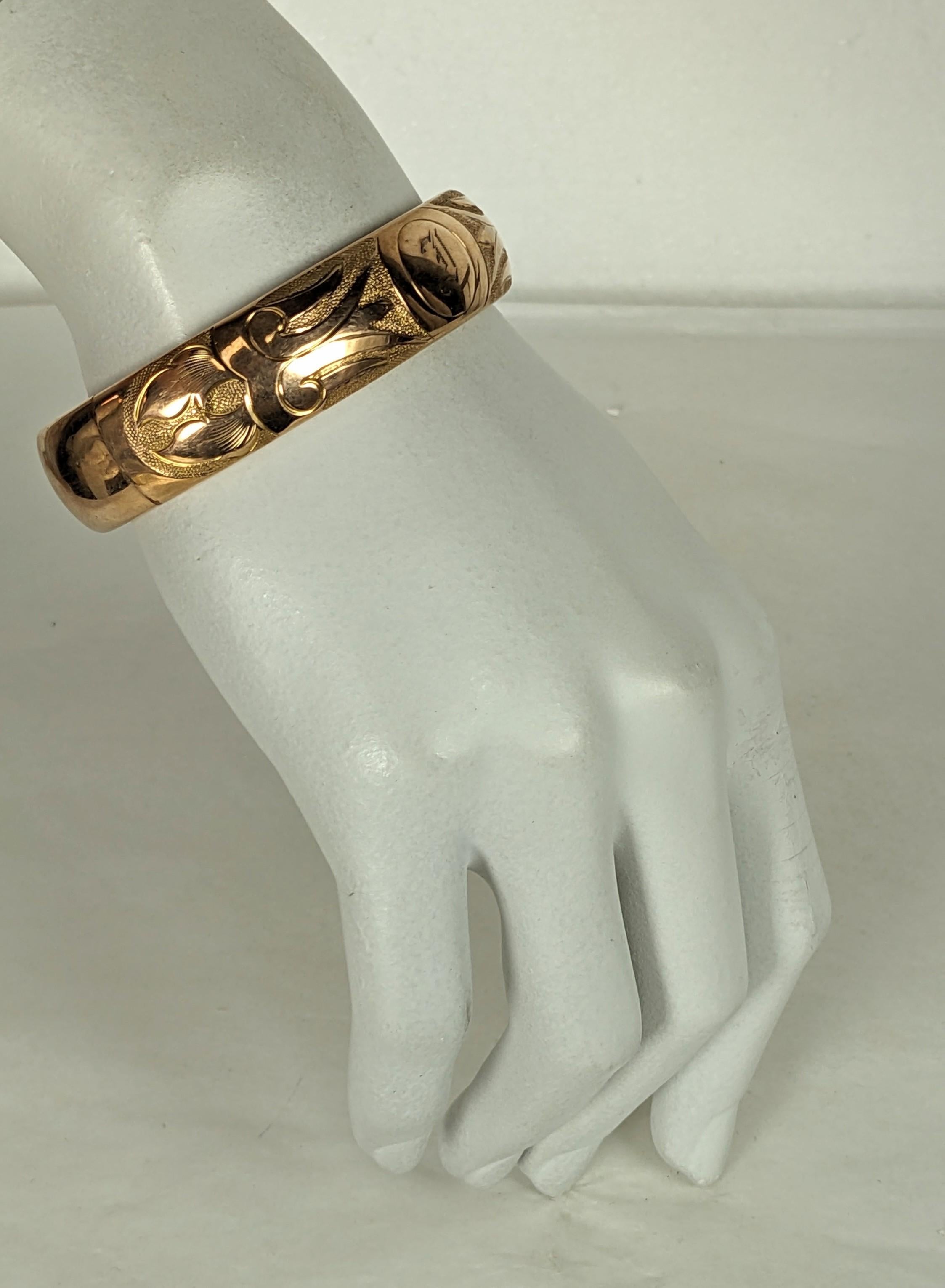 Braccialetto vittoriano in oro inciso e inciso in vendita 7