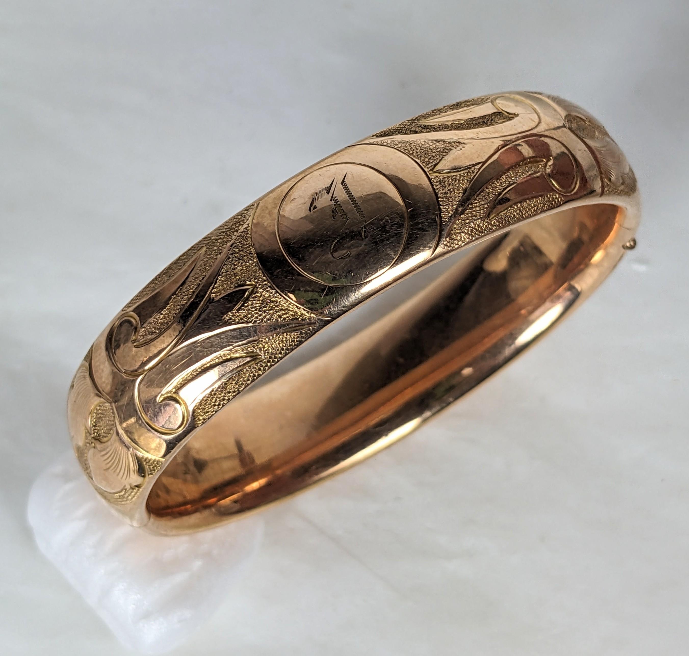 Braccialetto vittoriano in oro inciso e inciso in vendita 4