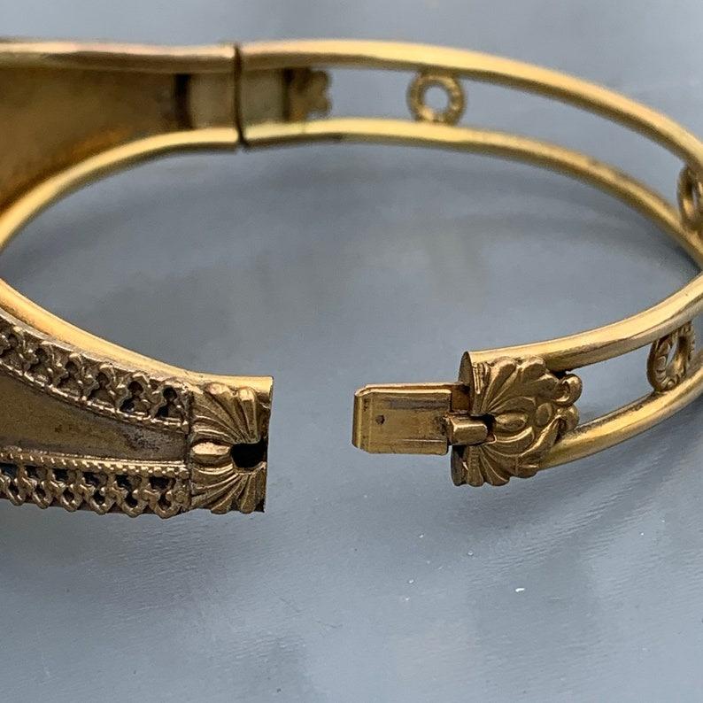 Bracelet jonc à charnière rempli d'or victorien en vente 2