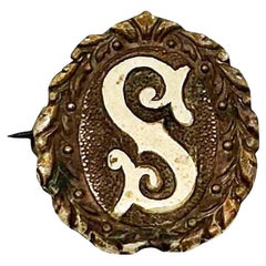 Broche victorienne en or fourré sur argent Intial "S" Laurel Wreath Border Brooch