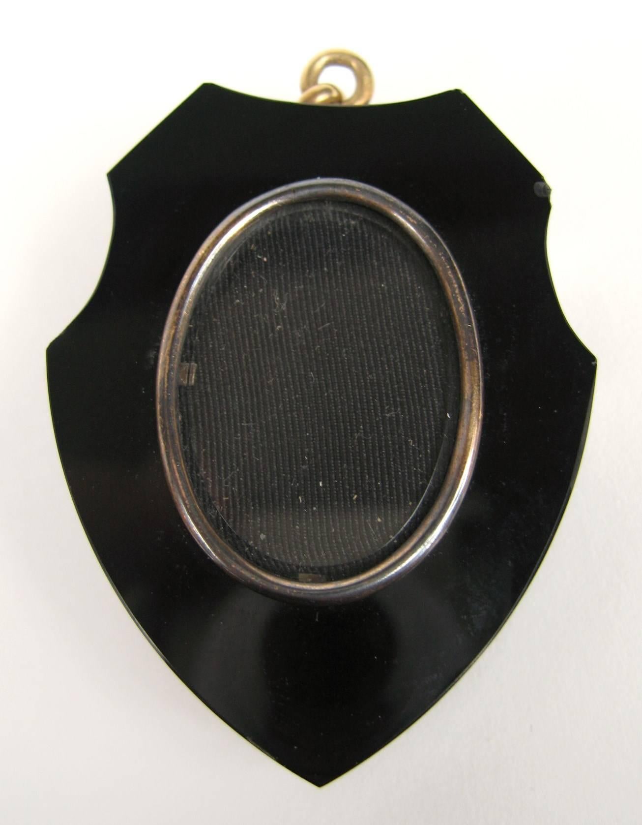 Victorian gold Hair locket pendant - Black Jet  In Good Condition For Sale In Wallkill, NY
