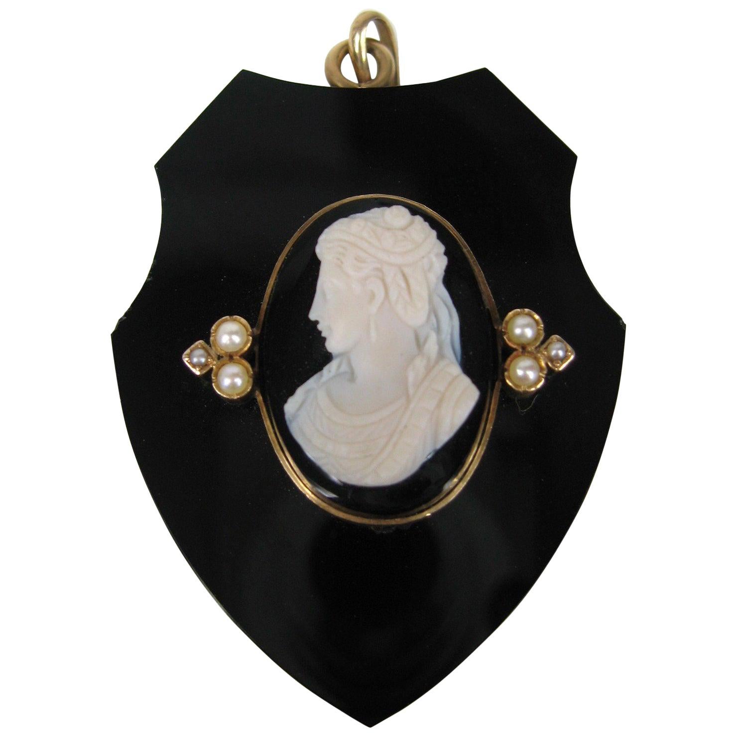 Victorian gold Hair locket pendant - Black Jet  For Sale