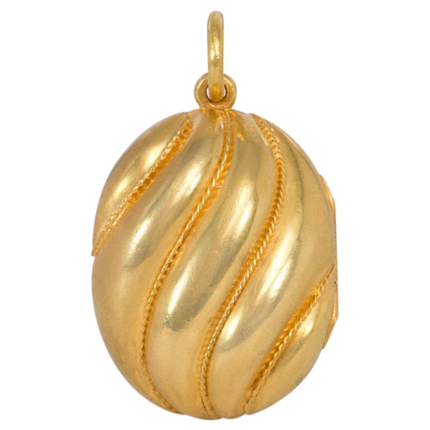 Victorian Gold Oval Double-Sided Locket Pendant with Fluted Design