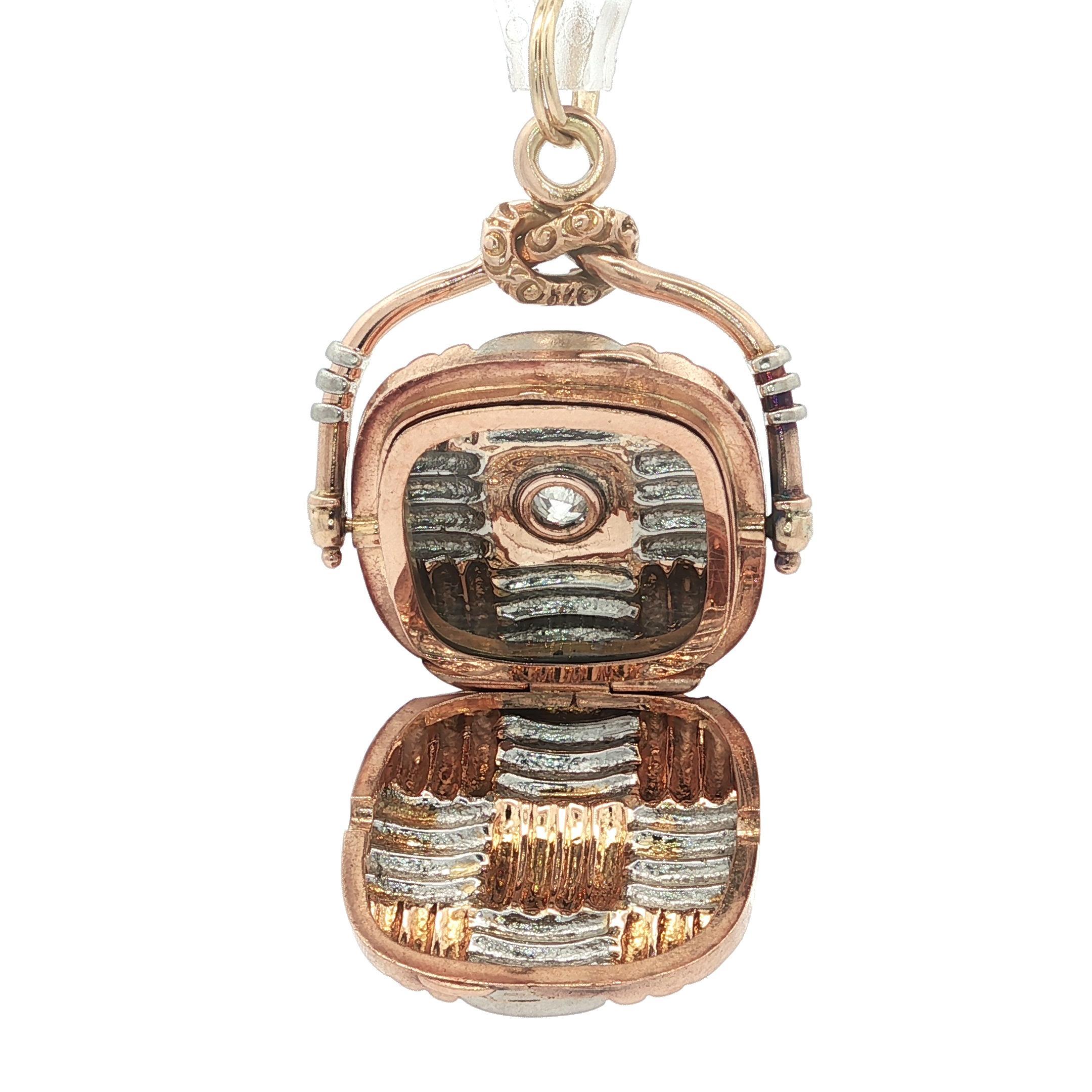 Taille vieille mine Médaille d'or et de platine en forme d'étoile, pavée de diamants et rainurée en forme de panier. en vente