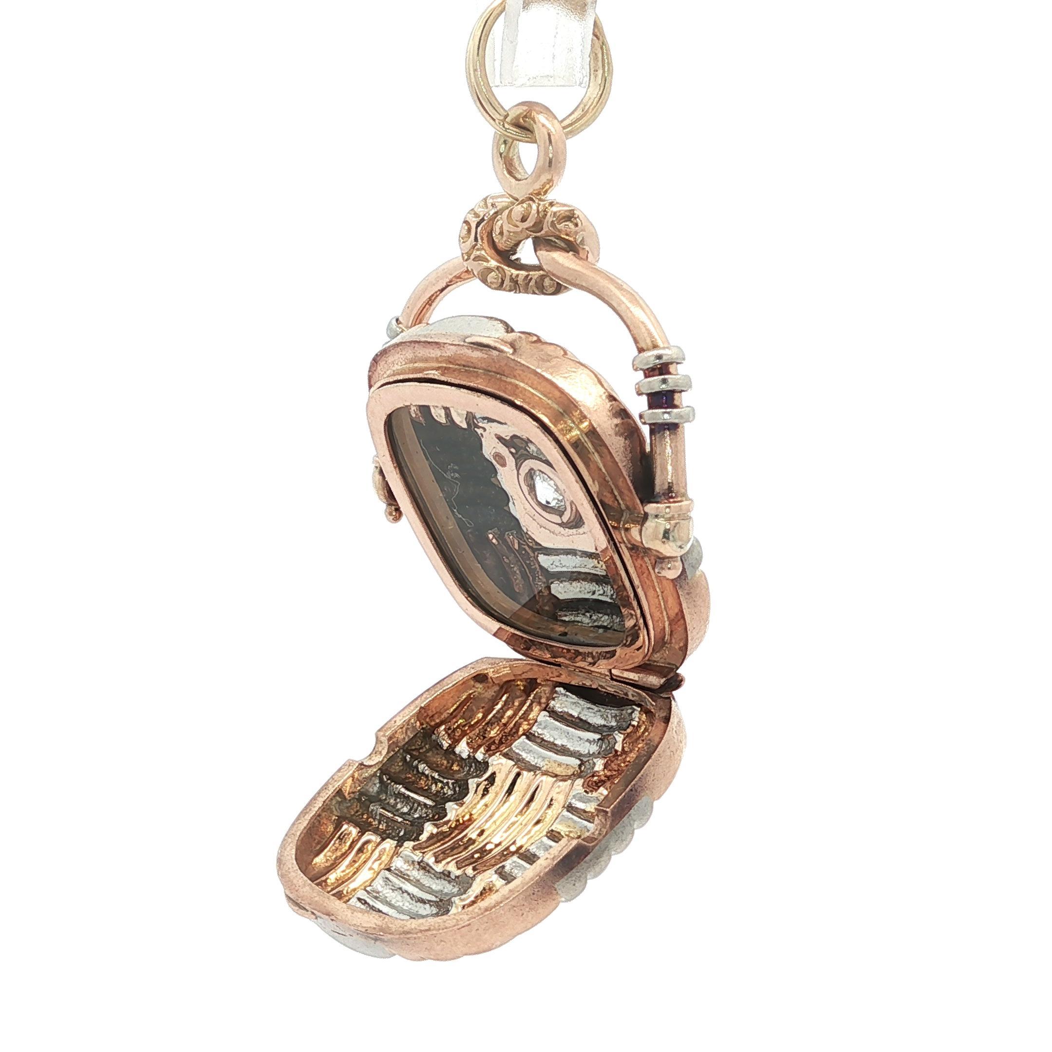 Médaille d'or et de platine en forme d'étoile, pavée de diamants et rainurée en forme de panier. Bon état - En vente à Montclair, NJ