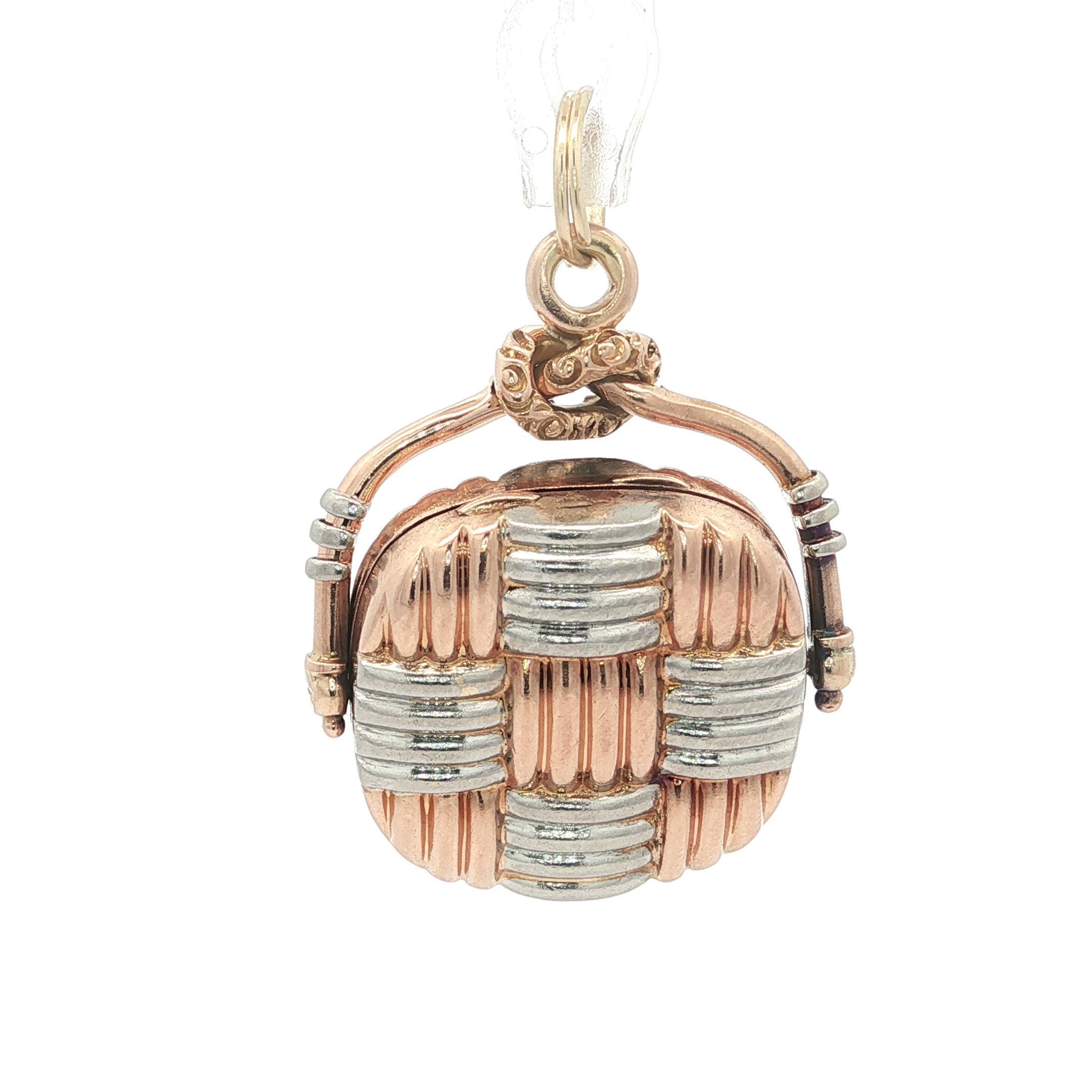 Médaille d'or et de platine en forme d'étoile, pavée de diamants et rainurée en forme de panier. en vente 2