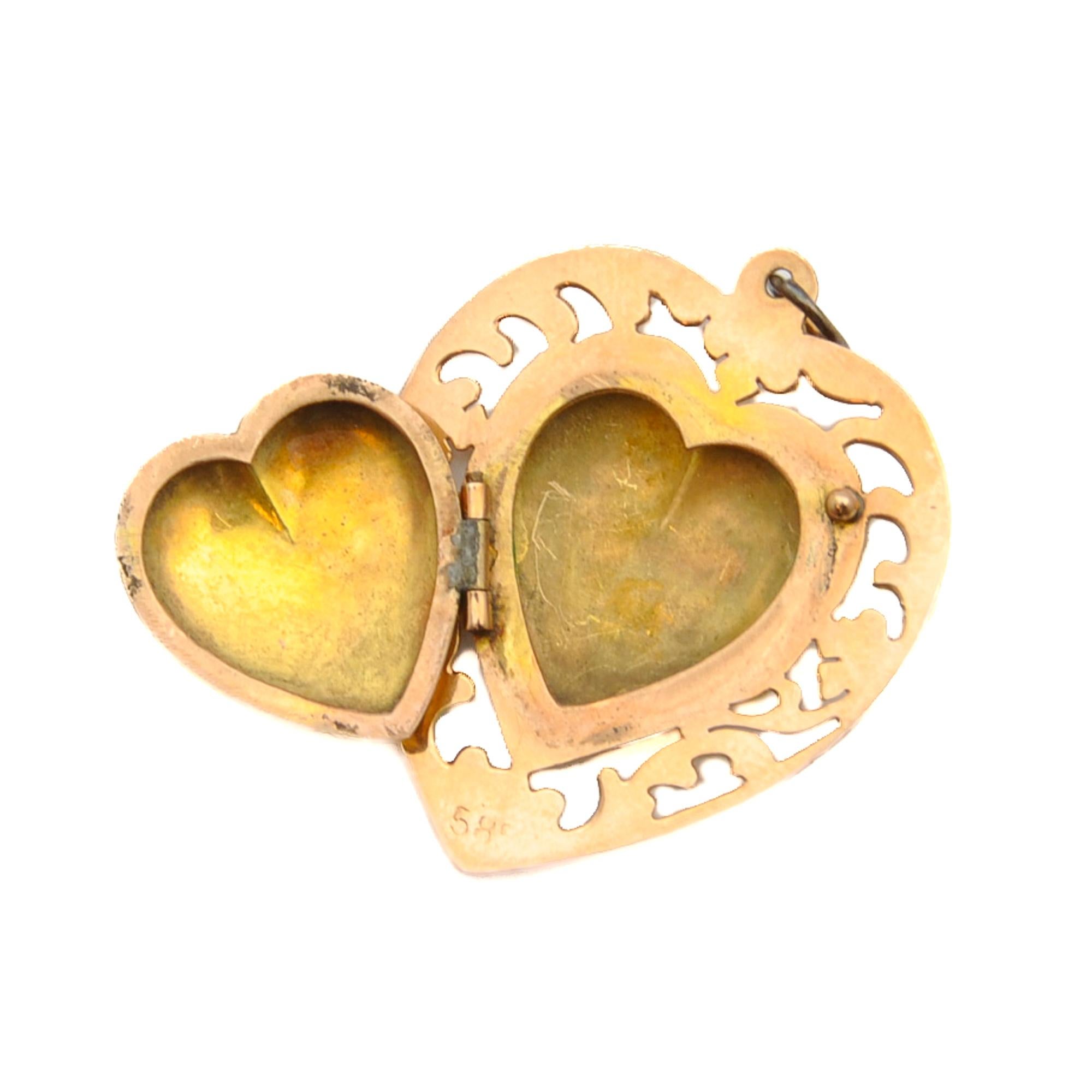 Antique Victorian 14K Gold Engraved Heart Locket Pendant In Good Condition For Sale In Rotterdam, NL