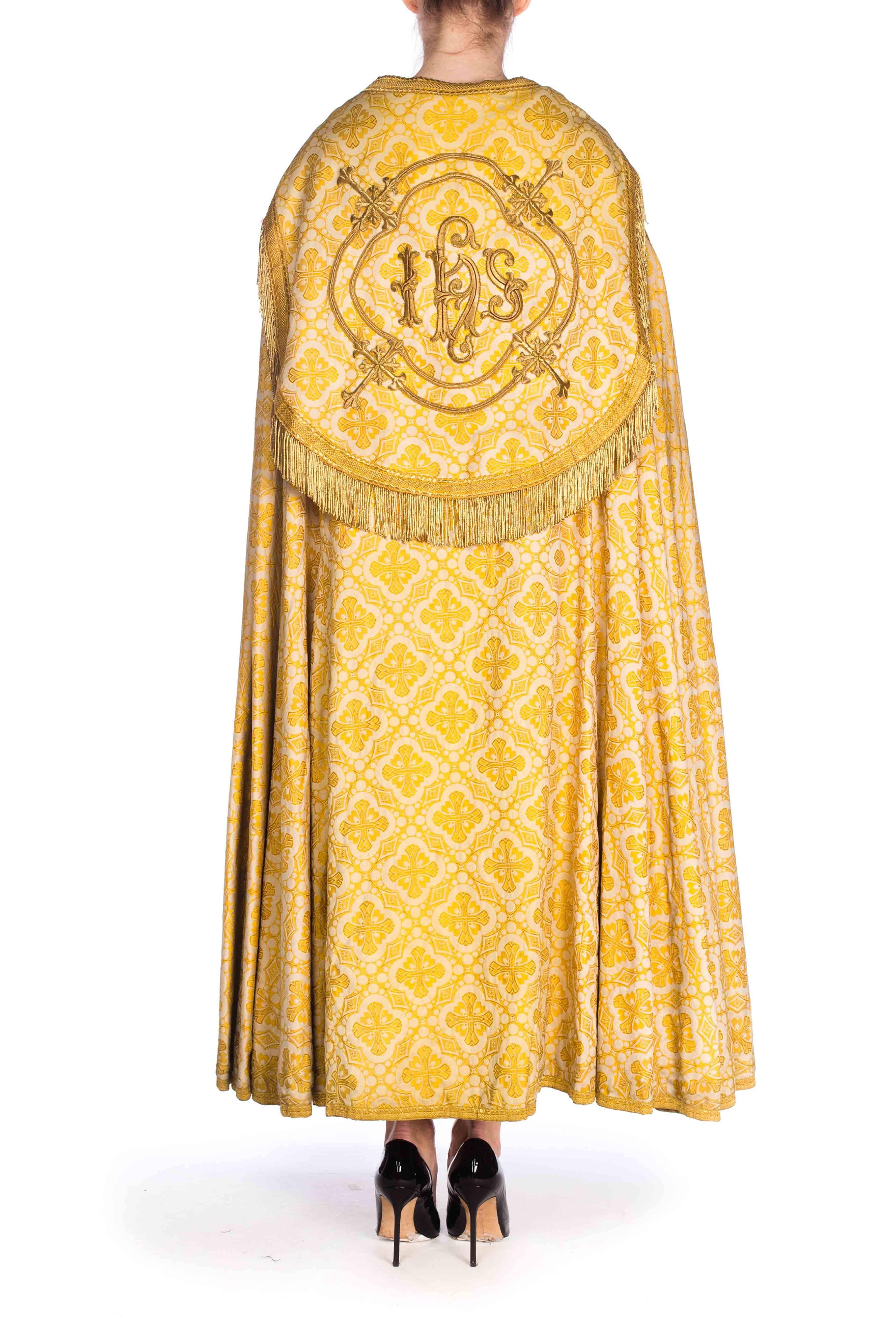 Victorian Gold Silk & Cotton Brocade Long Catholic Cape With Real Fringe Embroi In Excellent Condition For Sale In New York, NY