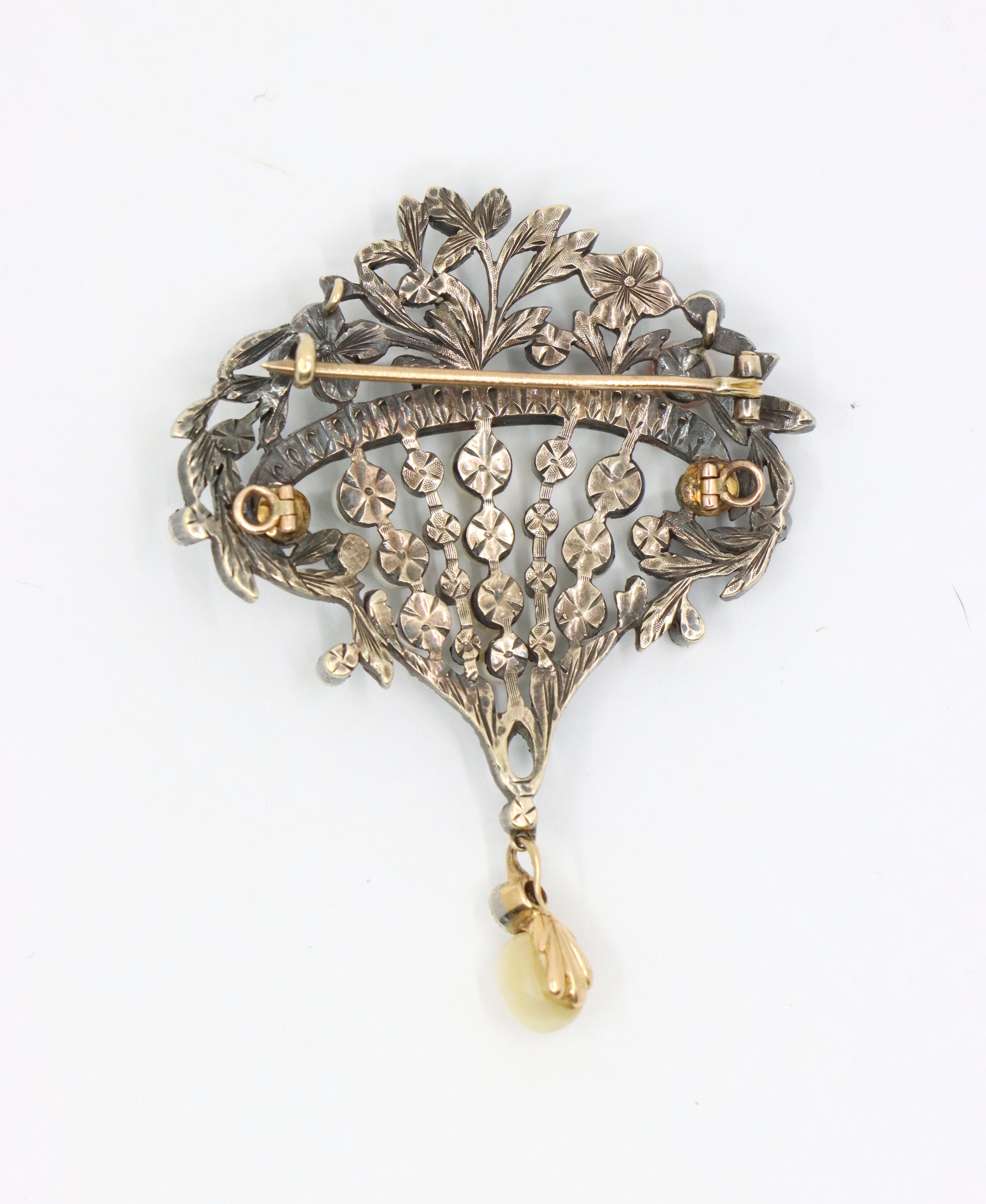 Broche victorienne en or et argent, émeraude, rubis, perle et diamant en vente 2