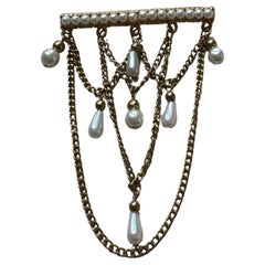 Broche victorienne en perles dorées
