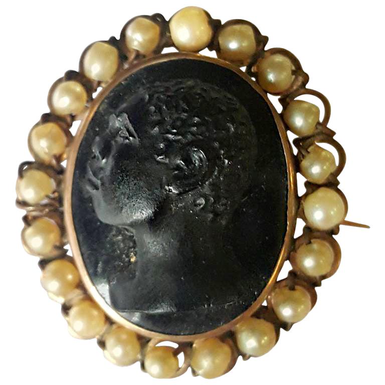 Gold Cameo Antique Brooch with Natural Pearls  For Sale