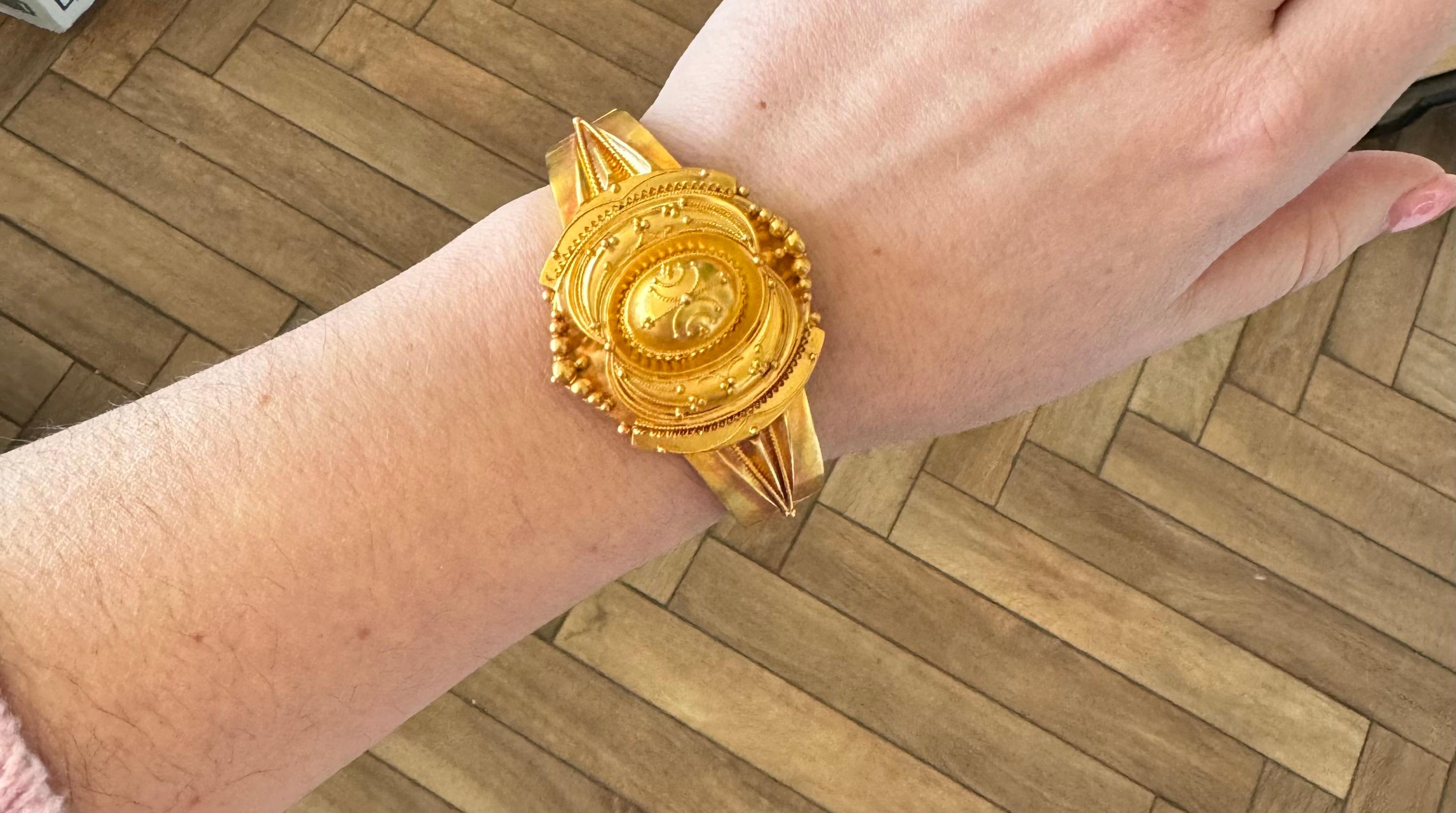 Viktorianisches goldenes Armband, Großbritannien, frühes 19. Jahrhundert. (Frühviktorianisch) im Angebot