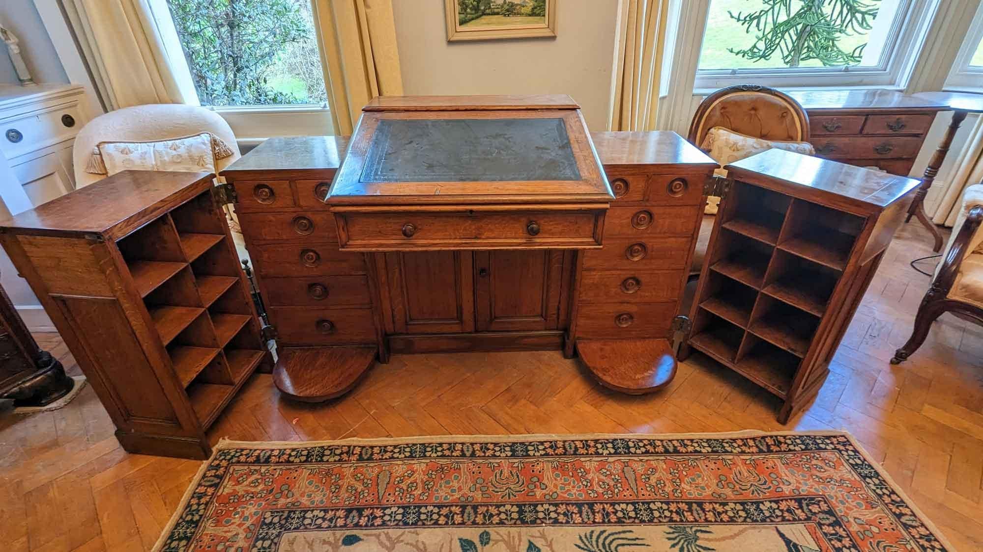 Victorian Golden Oak Swivel Pedestal Desk In Good Condition For Sale In Dorking, GB