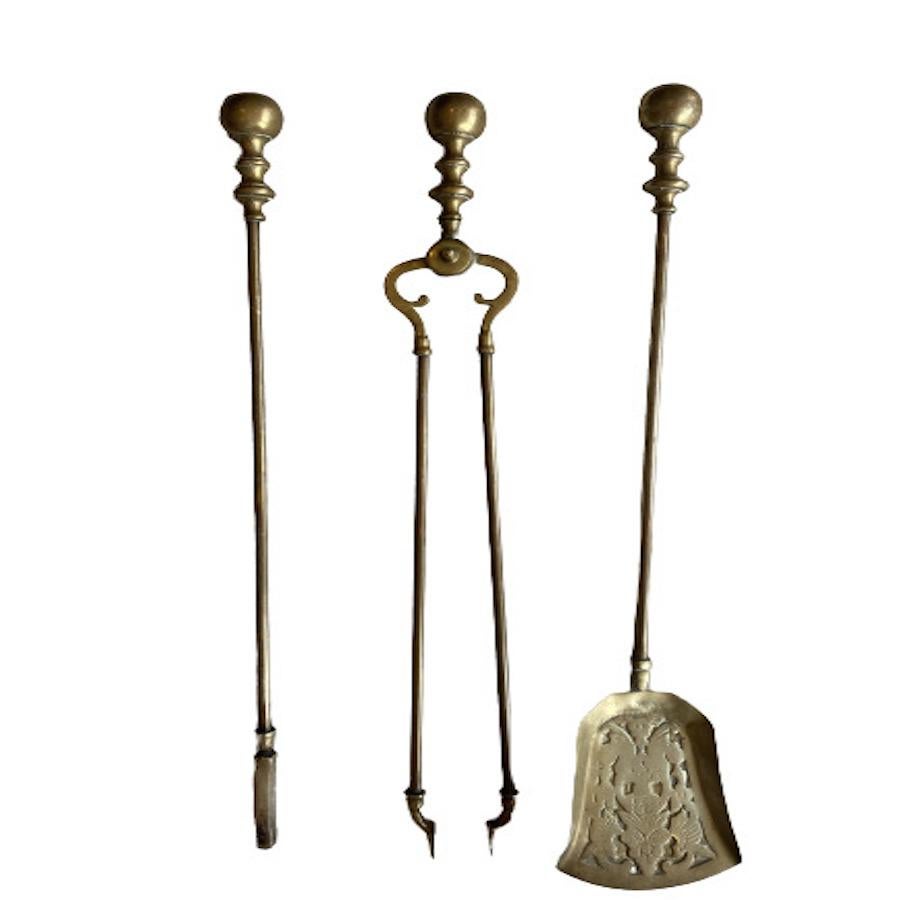 A stunning antique Victorian brass ball motif fire companion set. The superb set is solid brass, with beautiful ball motif. The spade is engraved with floral design, matching the elegant yet powerful impression the set provides. This is truly a