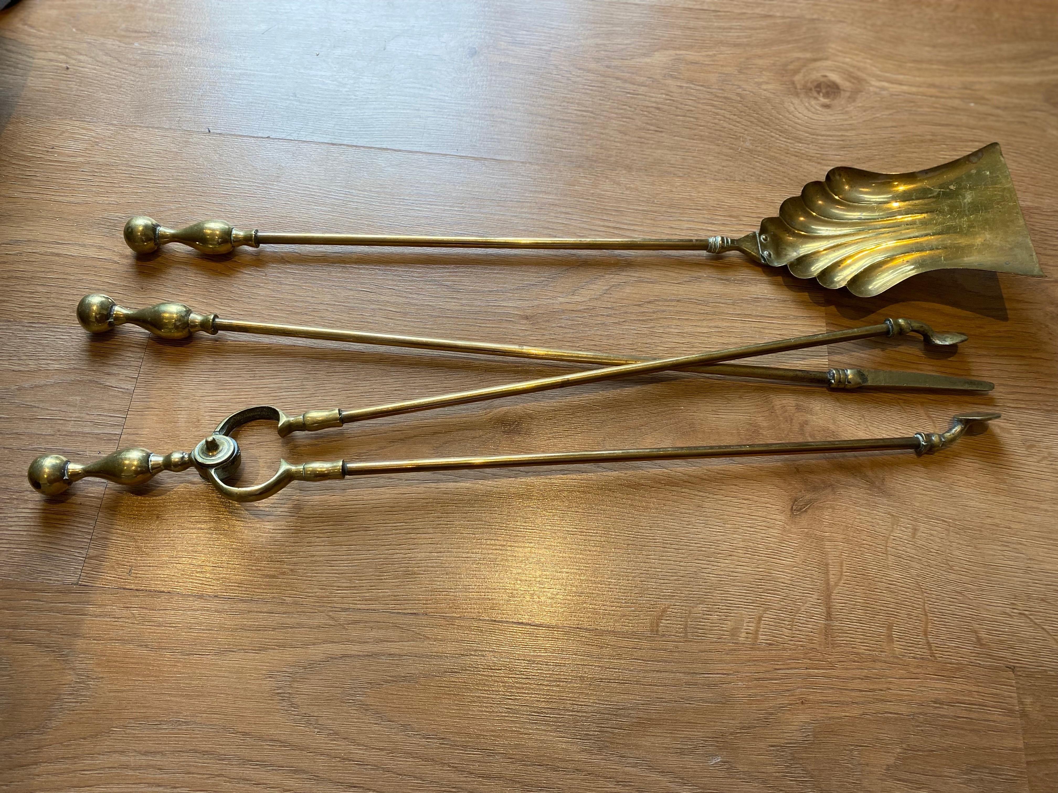 Victorian Gothic Brass Fire Companion Set, 19th Century In Excellent Condition For Sale In Southall, GB