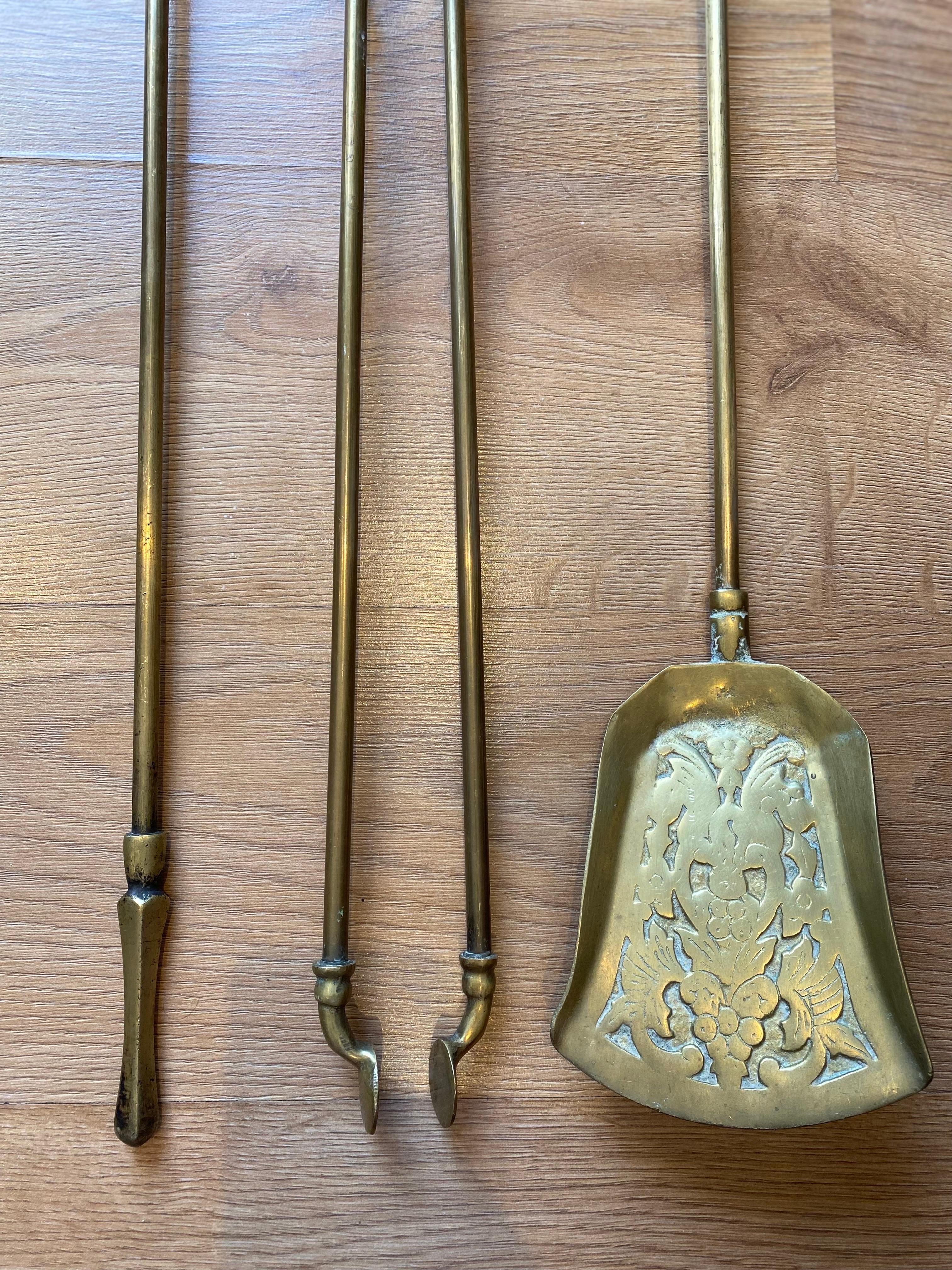 Victorian Gothic Brass Fire Companion Set, 19th Century 5