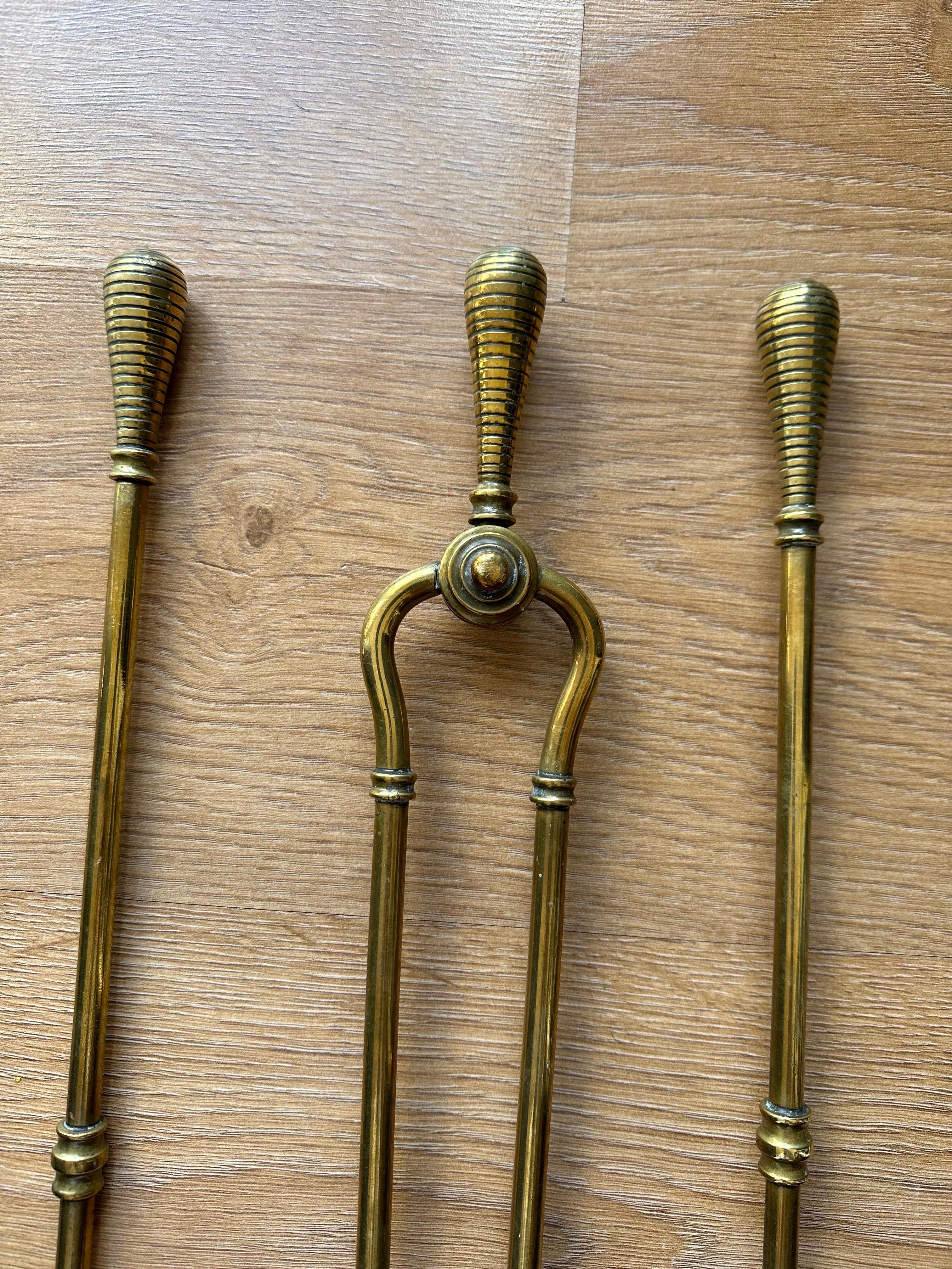 Victorian Gothic Brass Fire Companion Set, Fireplace Tools, 19th Century In Excellent Condition For Sale In Southall, GB