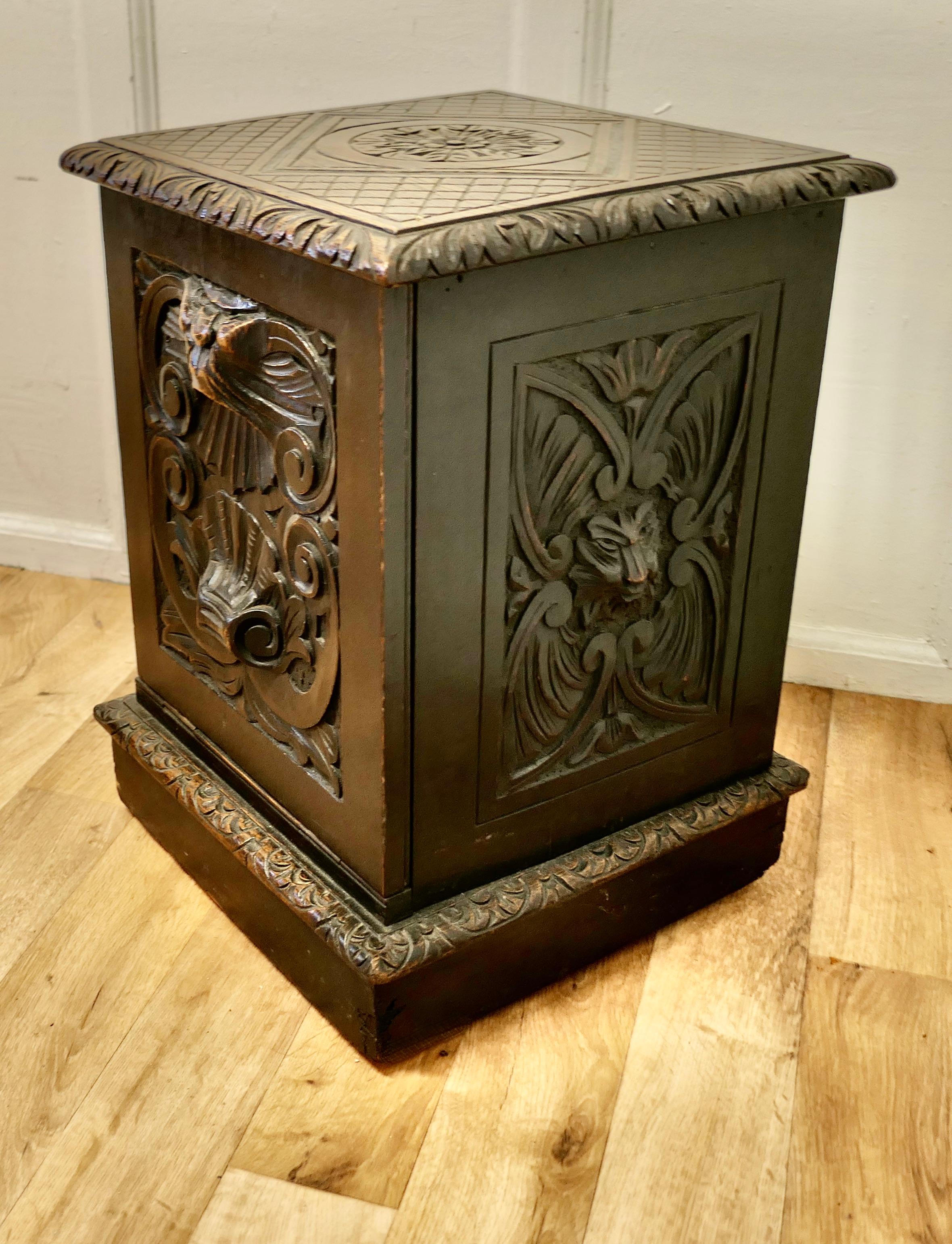 Victorian Gothic Carved Oak Green Man Coal or Log Box In Good Condition For Sale In Chillerton, Isle of Wight