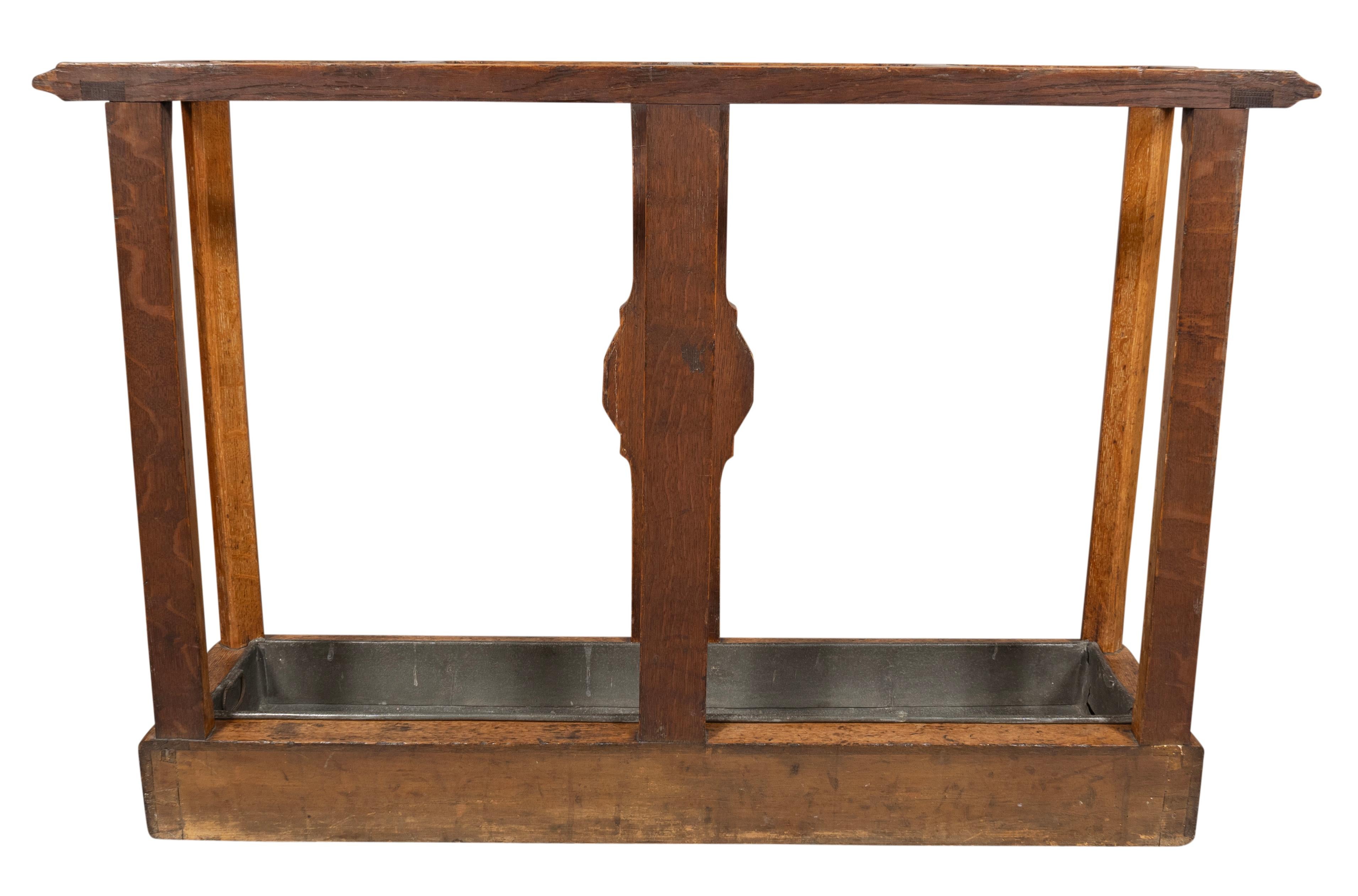 Inglese Portaombrelli vittoriano in stile gotico-revival in Oak in vendita