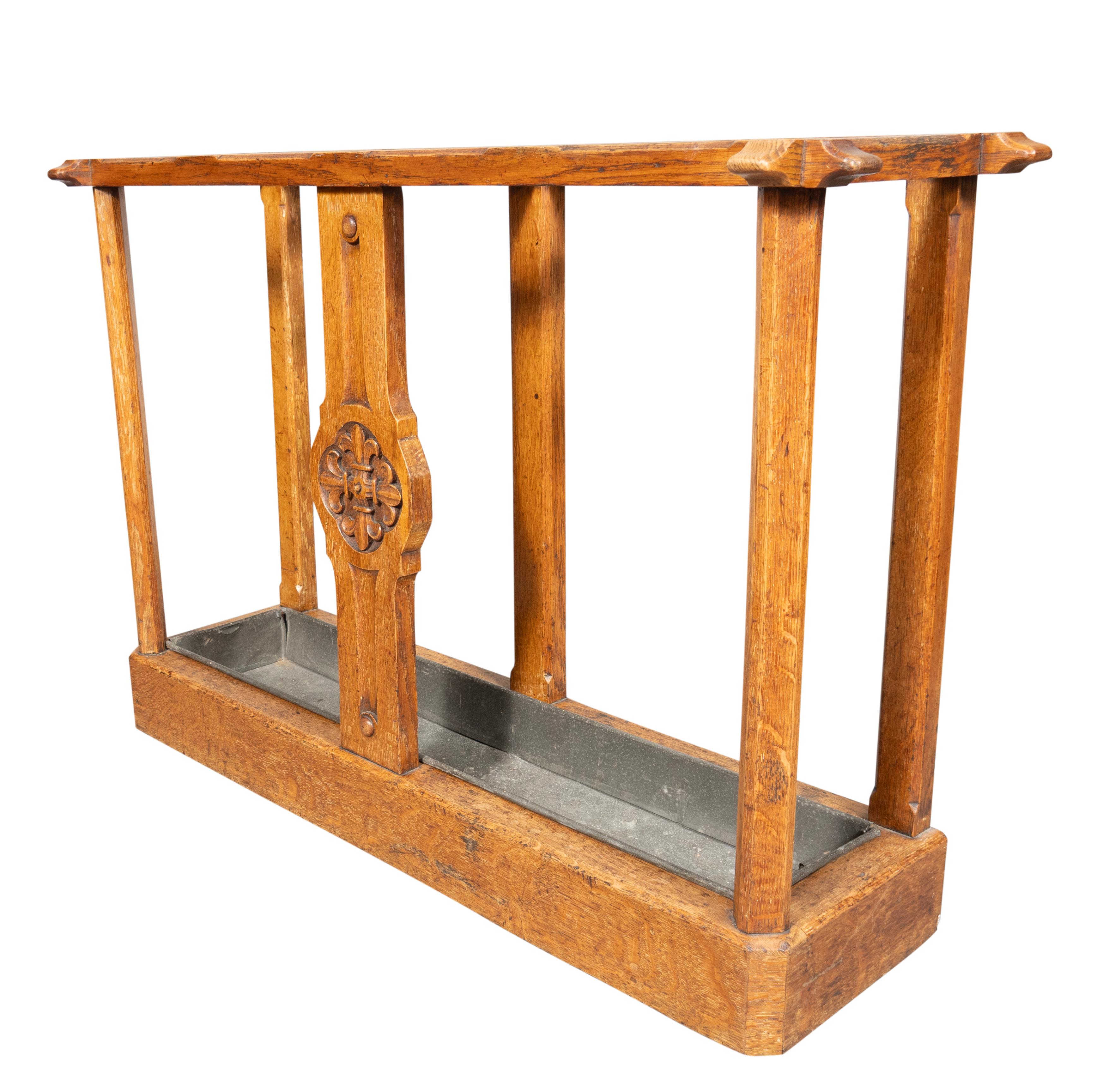 Fine XIX secolo Portaombrelli vittoriano in stile gotico-revival in Oak in vendita