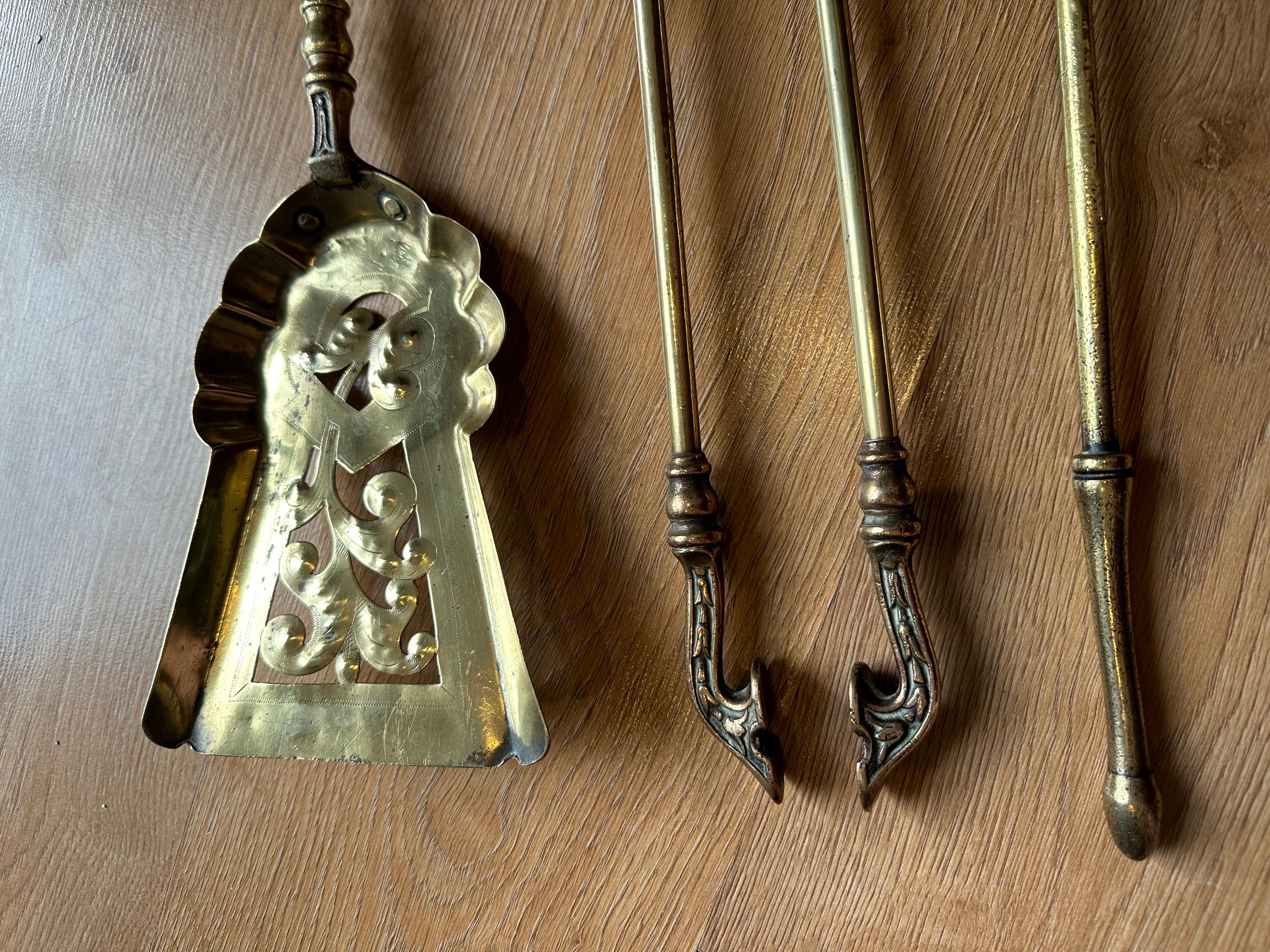 Ensemble de cheminée gothique victorien en laiton massif, outils de cheminée, 19ème siècle en vente 5