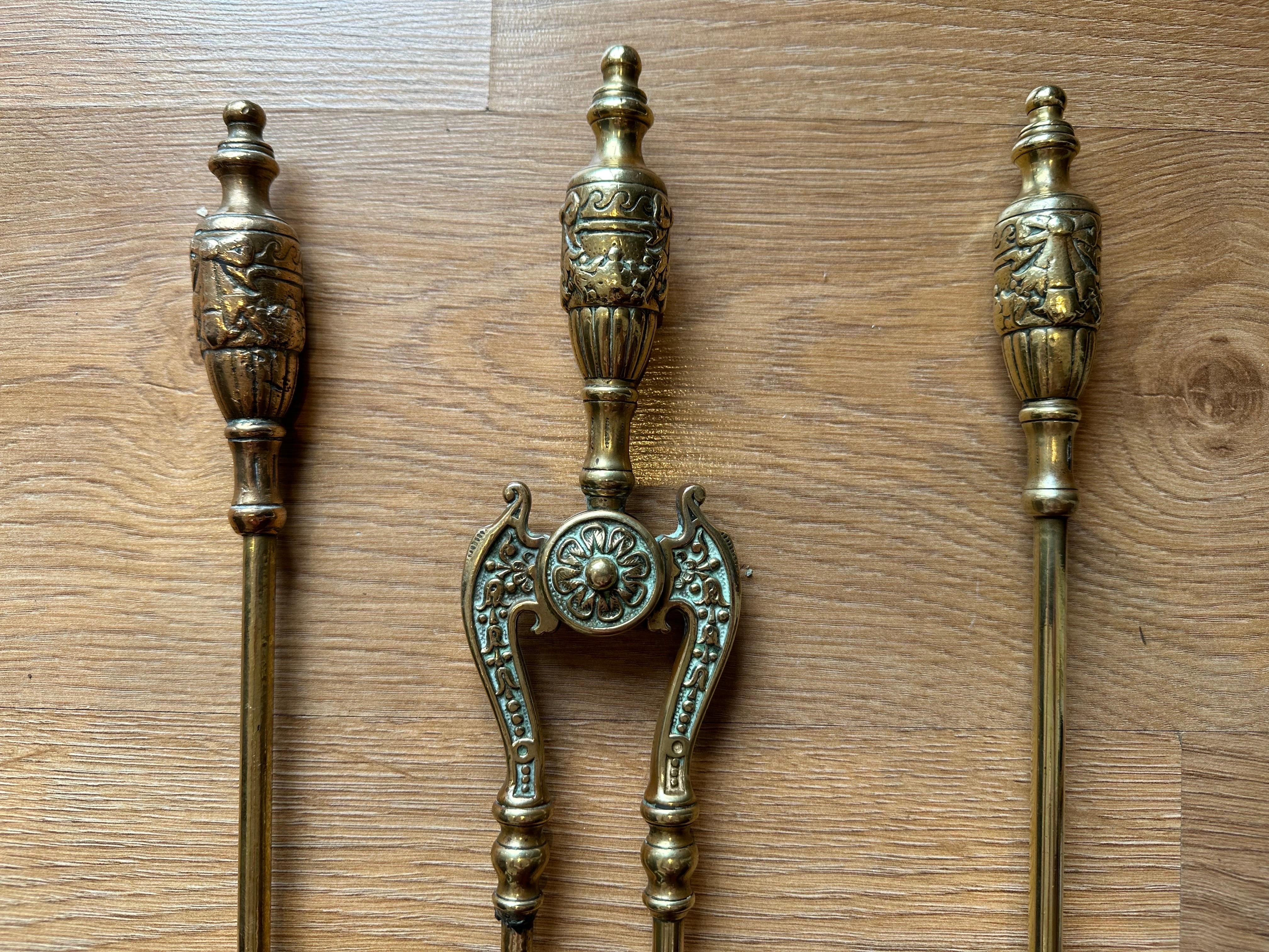 Victorian Gothic Solid Brass Fire Companion Set, Fireplace Tools, 19th Century In Good Condition For Sale In Southall, GB