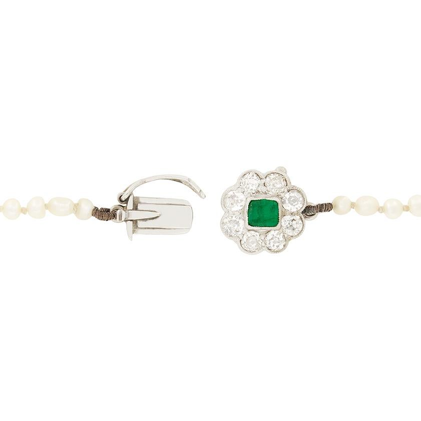 Questa affascinante collana vittoriana di perle naturali ha un'eleganza senza tempo. Certificata dal Gem and Pearl Laboratory, la collana presenta una serie graduale di perle naturali d'acqua salata, che vanno da 6,2 mm a 2,2 mm. La collana è