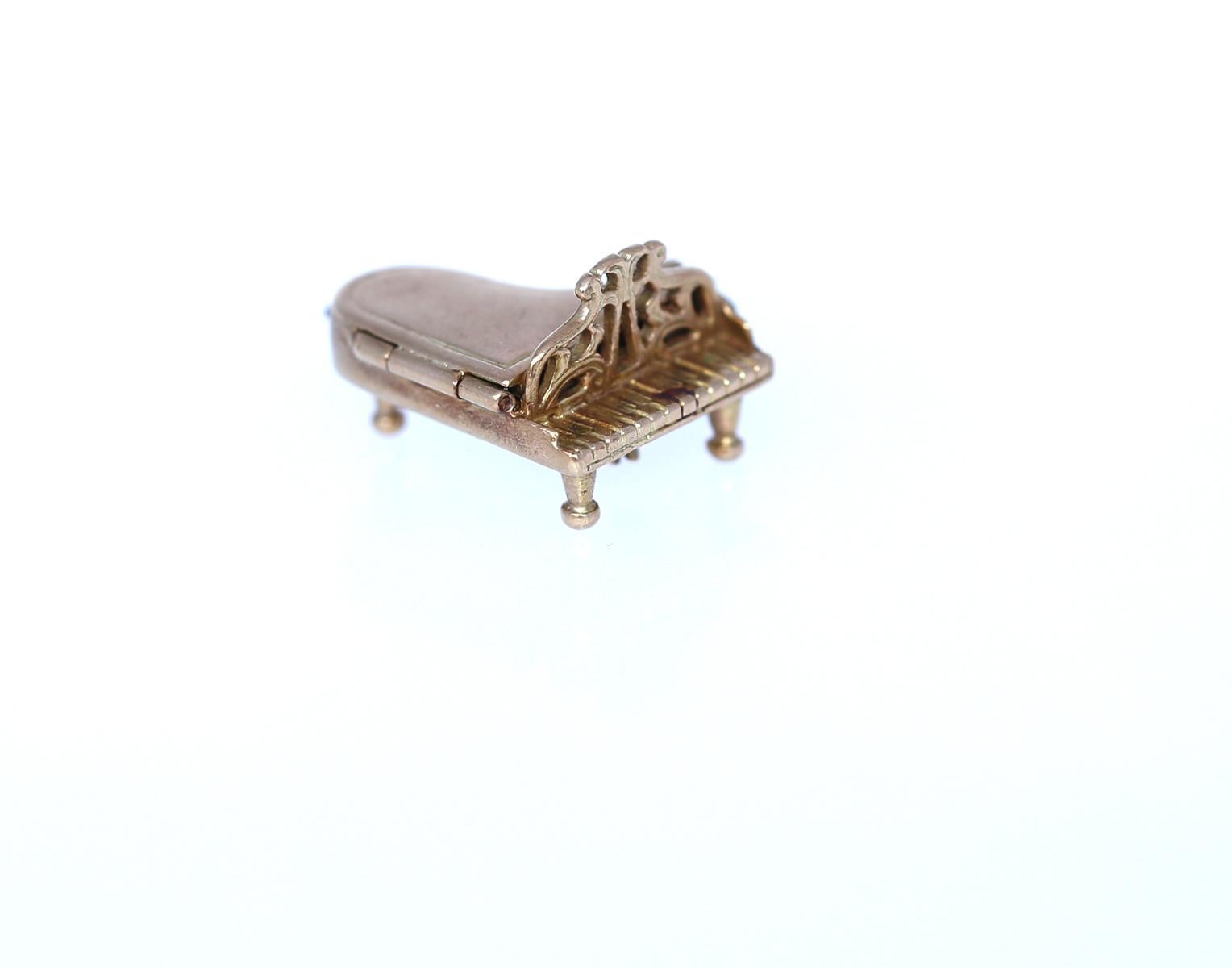 Women's or Men's Victorian Grand Piano Charm 9K Gold British Bracelet, 1900