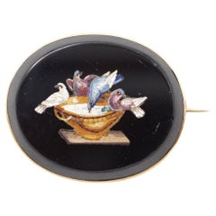 Victorian Grand Tour micro mosaic brooch in 18K gold, Doves of Pliny