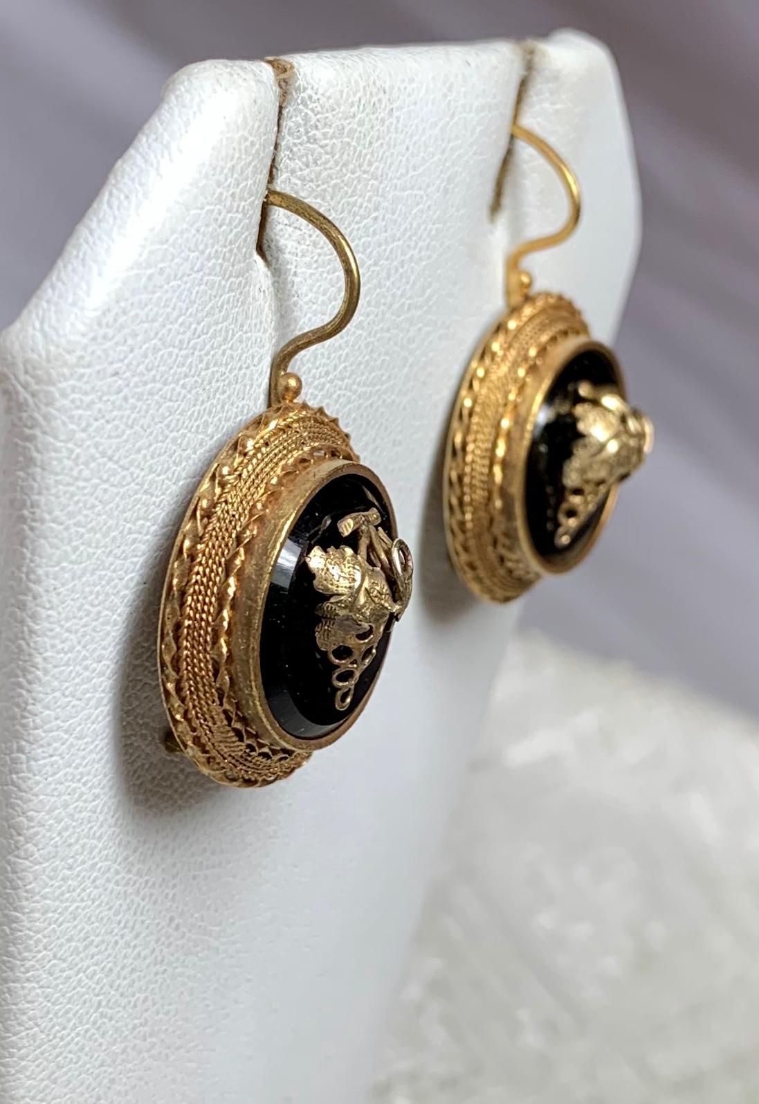 Women's Victorian Grape Earrings Pendant Suite 14k Gold Black Onyx Etruscan Revival 1870 For Sale