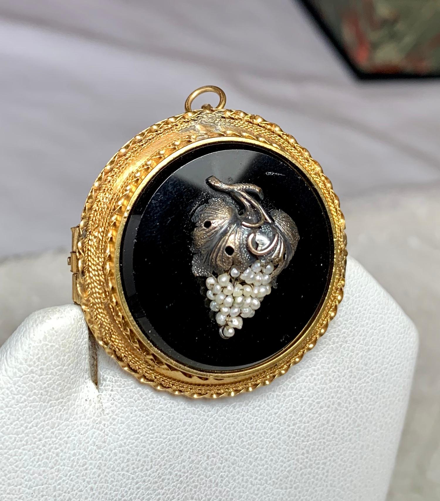Victorian Grape Earrings Pendant Suite 14k Gold Black Onyx Etruscan Revival 1870 For Sale 3