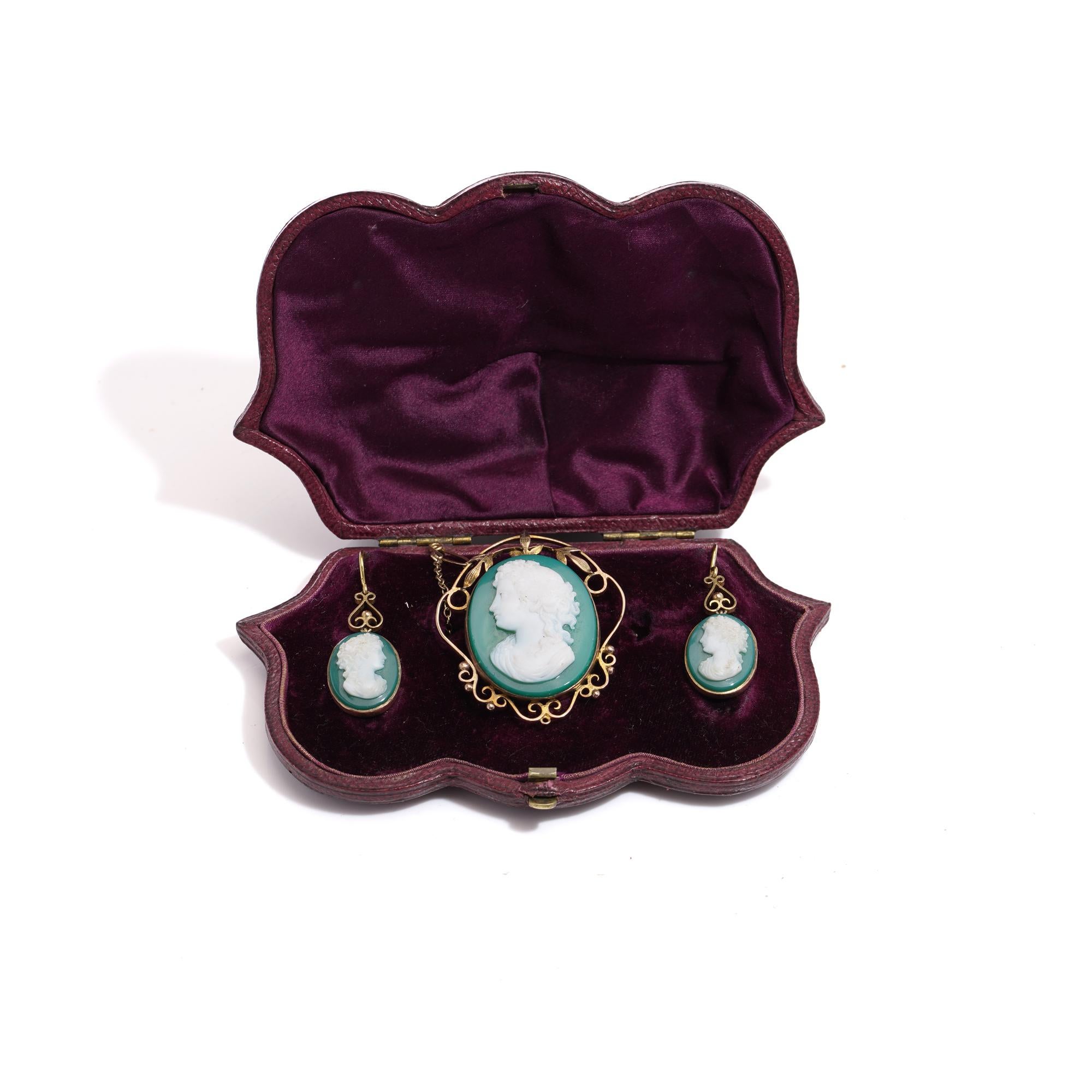 Oval Cut Victorian Green Agate Cameo Suite: Brooch & Earrings For Sale